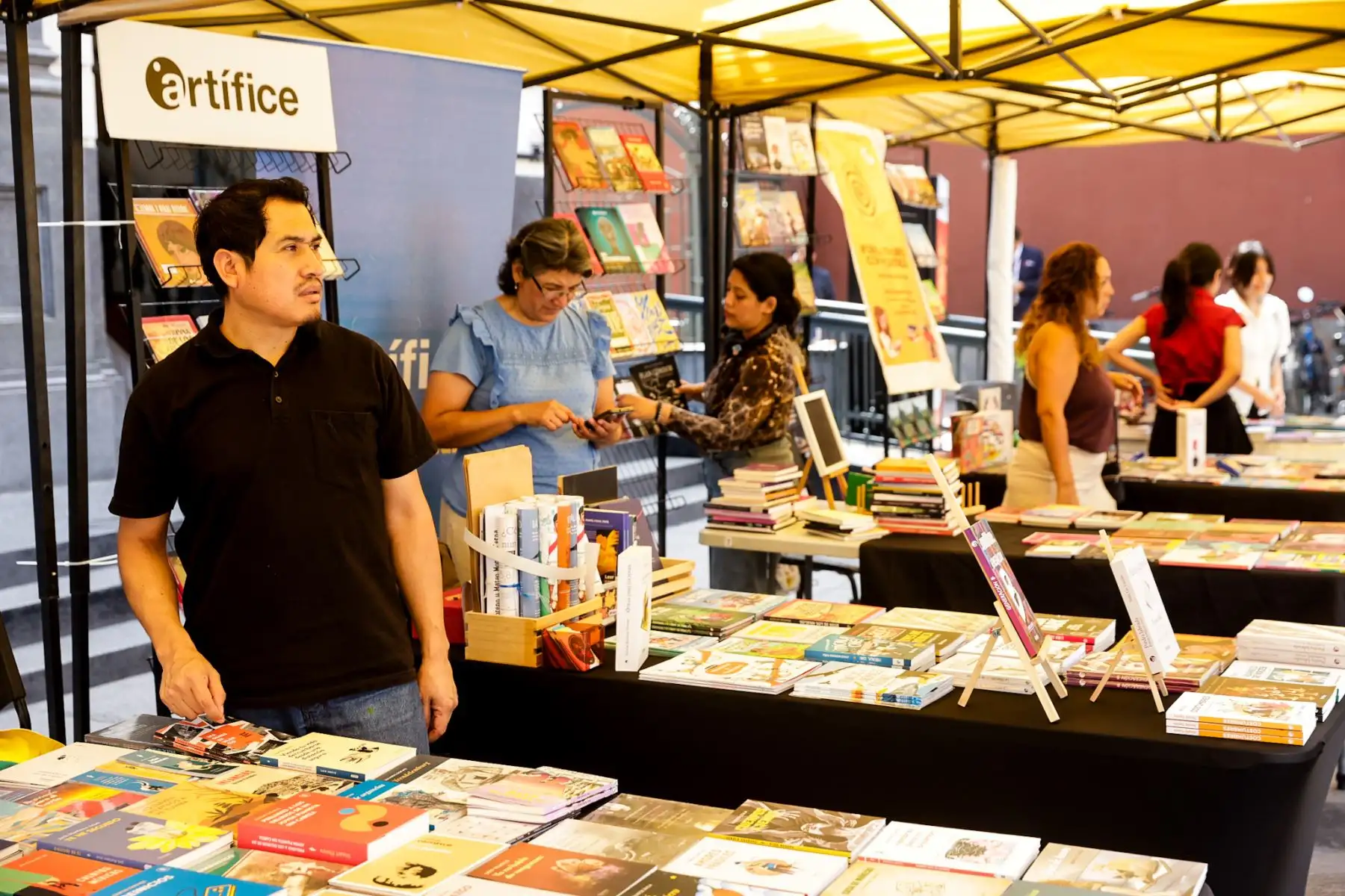 La Casa de la Literatura Peruana inauguró el Festival del Libro y la Lectura “Estación de Lectores”, dedicado a la producción literaria escrita por mujeres, en una ceremonia realizada en su sede institucional. La actividad dio inicio a una programación que incluyó feria de libros, presentaciones, conversatorios, talleres y diversas actividades culturales orientadas a promover el acceso a la lectura. Fotos: ANDINA/Luis Iparraguirre