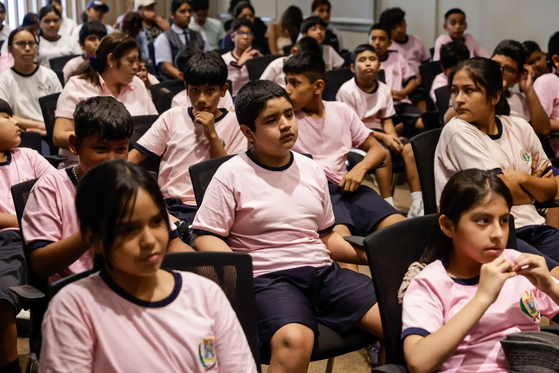 La Casa de la Literatura Peruana inauguró el Festival del Libro y la Lectura “Estación de Lectores”, dedicado a la producción literaria escrita por mujeres, en una ceremonia realizada en su sede institucional. La actividad dio inicio a una programación que incluyó feria de libros, presentaciones, conversatorios, talleres y diversas actividades culturales orientadas a promover el acceso a la lectura. Fotos: ANDINA/Luis Iparraguirre