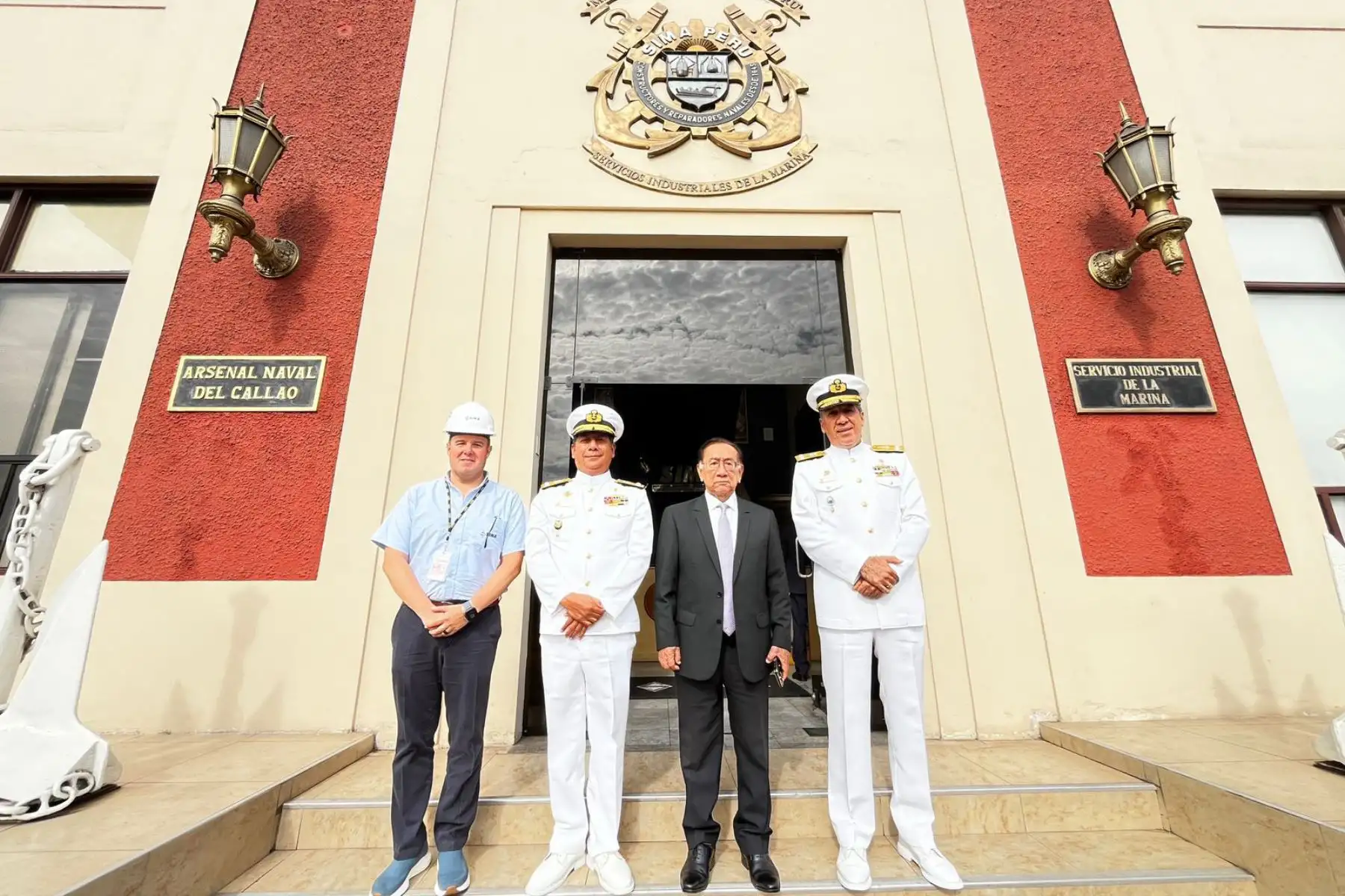 Presidente Balcázar supervisó avance de proyectos navales en SIMA Perú