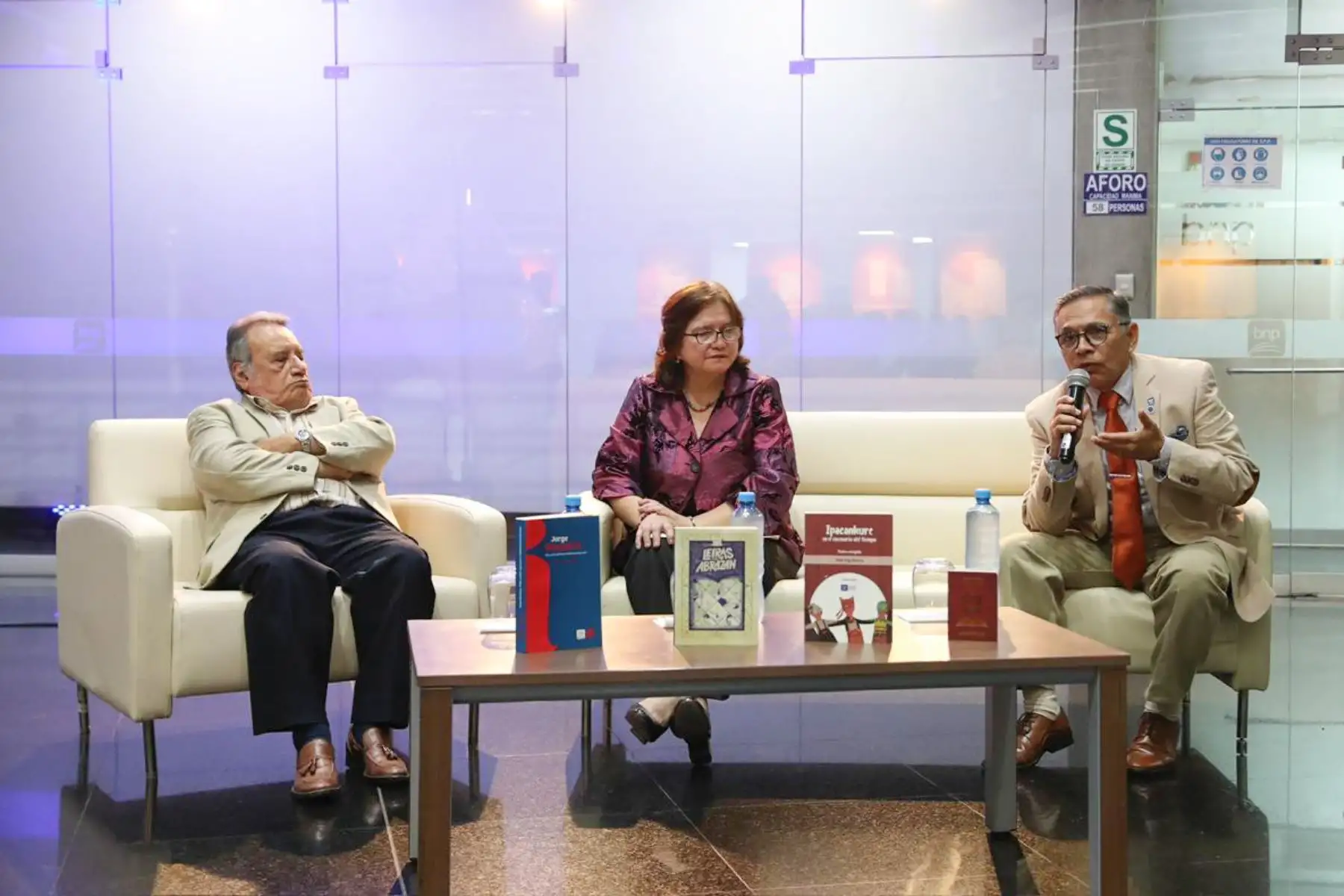 Ceremonia de inauguración de la exposición “Biblioteca Nacional del Perú: 20 años de la sede patrimonial”, muestra que conmemora el vigésimo aniversario de nuestra sede institucional en el distrito de San Borja. Foto: ANDINA/Ricardo Cuba