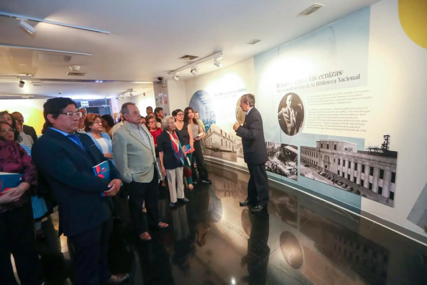 La ceremonia se llevó a cabo 
en el Hall y la Sala de Exposiciones Francisco Laso de la sede San Borja de la Biblioteca Nacional del Perú.  Foto: ANDINA/Ricardo Cuba