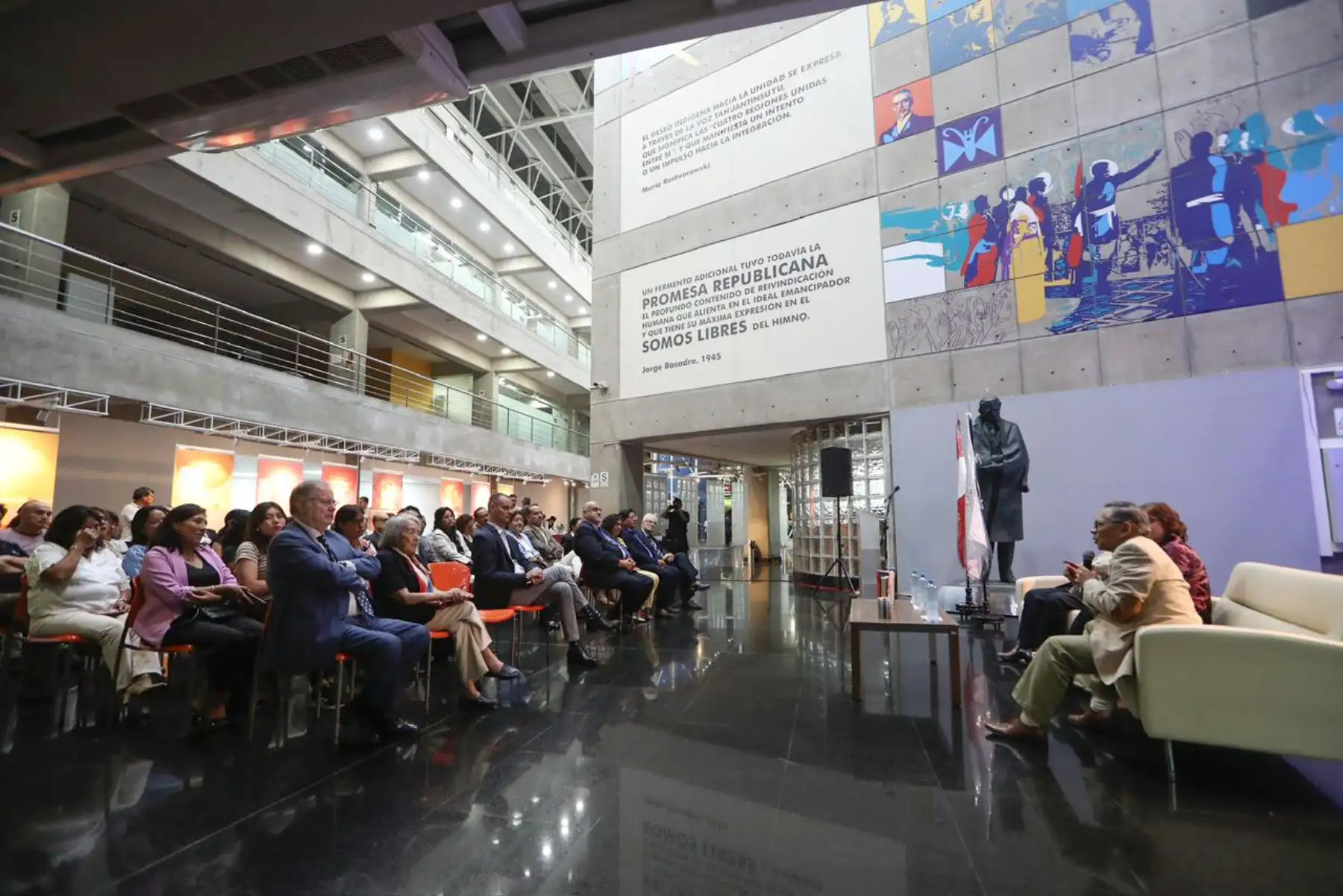 Inauguración de la exposición “Biblioteca Nacional del Perú: 20 años de la sede patrimonial”. Foto: ANDINA/Ricardo Cuba