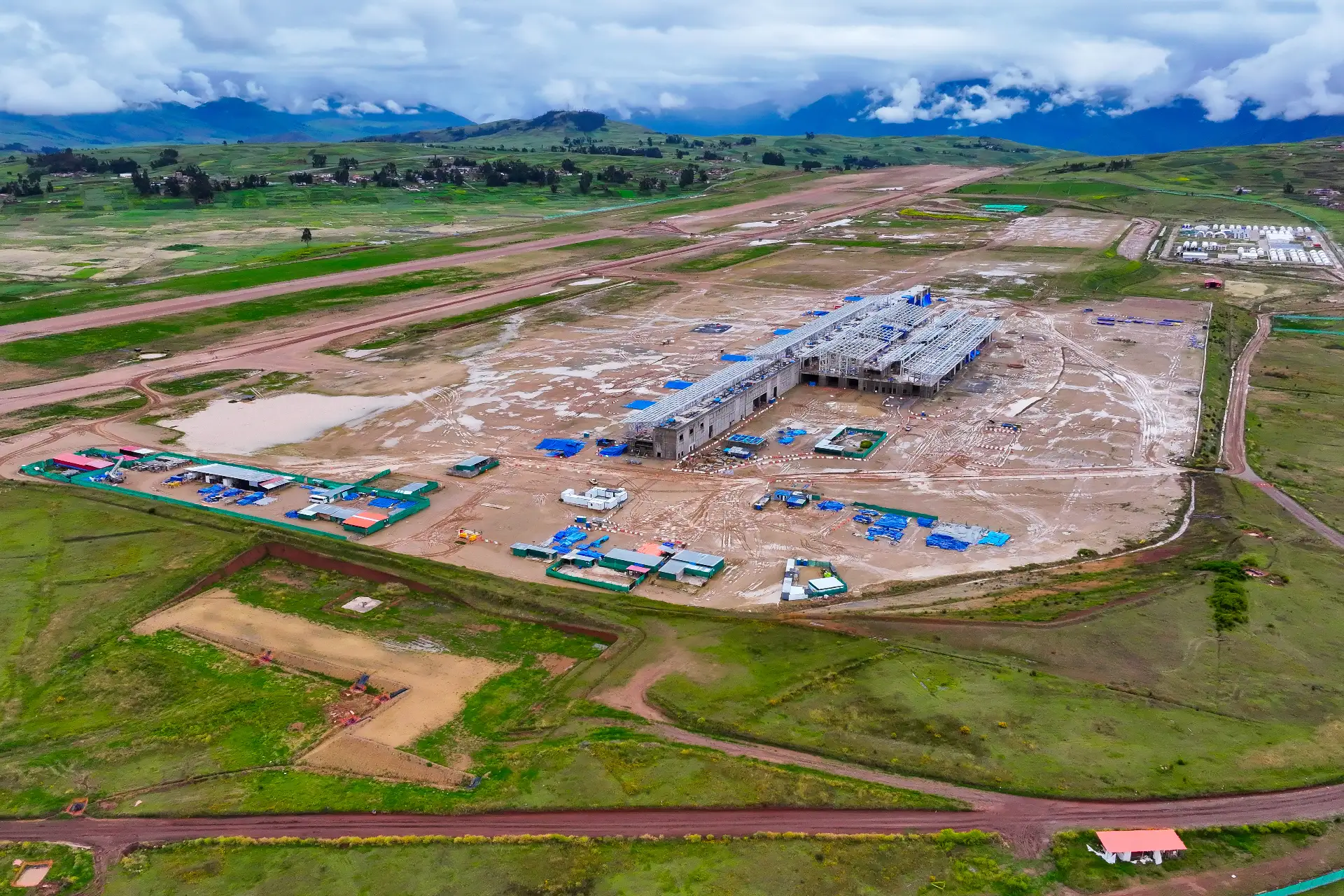 El ministro de Transportes y Comunicaciones, Aldo Prieto, inspeccionó las obras del Aeropuerto Internacional de Chinchero, que registran un 40% de avance y fortalecerá la conexión del Perú con el mundo. Foto: ANDINA/Difusión MTC