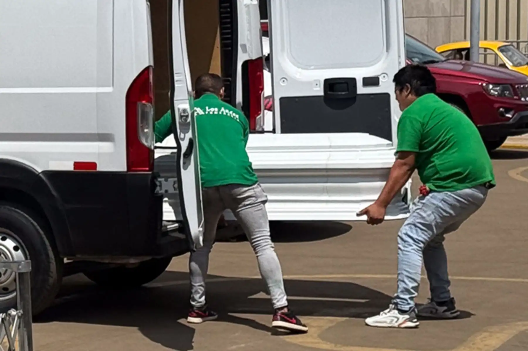 El velorio del imitador Manolo Rojas se realiza en el Gran Teatro Nacional antes del traslado de sus restos a Huaral.  Foto: ANDINA/ Verónica Calderón Zuñiga