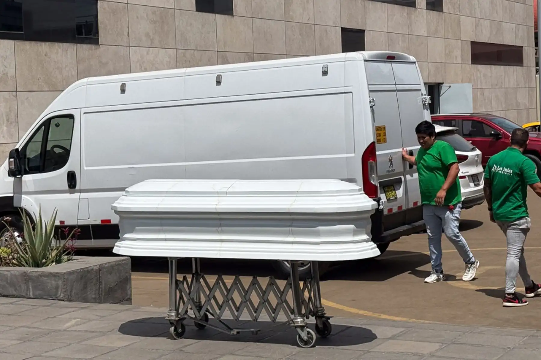 El velorio del imitador Manolo Rojas se realiza en el Gran Teatro Nacional antes del traslado de sus restos a Huaral.  Foto: ANDINA/ Verónica Calderón Zúñiga