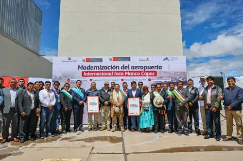 Presidente Balcázar destaca inversión en infraestructura aeroportuaria en el sur del país