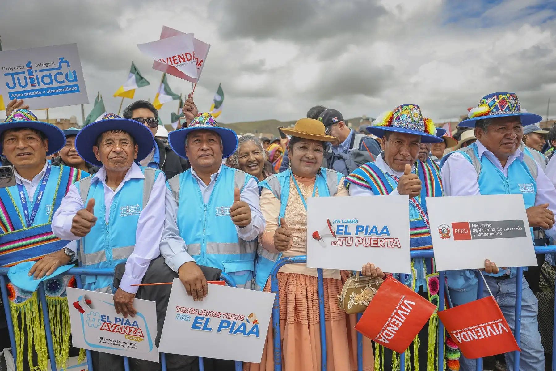 El presidente José María Balcázar participó en la puesta del primer tubo que da inicio a la Etapa 2 del Proyecto Integral de Agua Potable y Alcantarillado (PIAA) de Juliaca. Esta megaobra representa un hito fundamental para la región al proyectar el cierre de brechas de saneamiento en beneficio de más de 370 mil juliaqueños. Foto: Presidencia