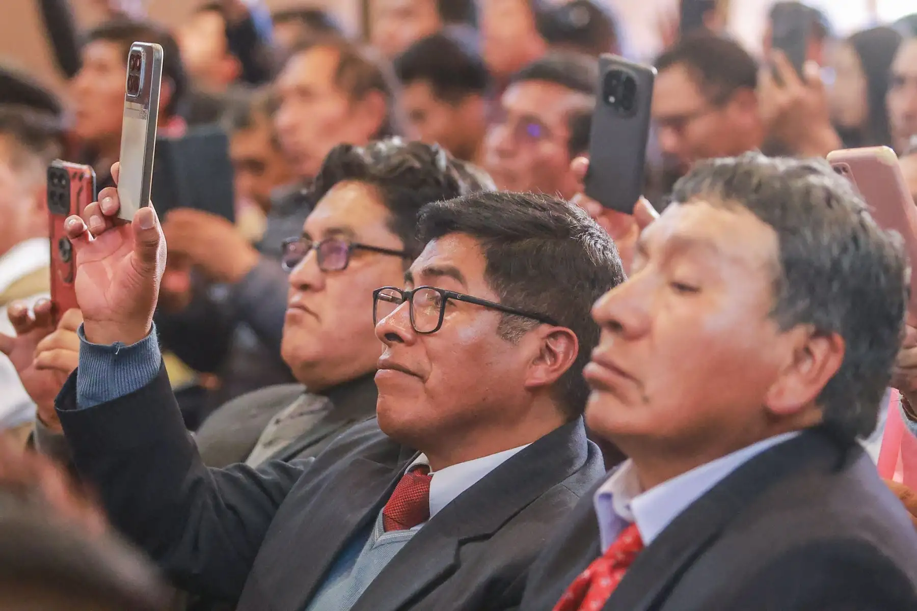 El presidente José María Balcázar, lideró la presentación del contrato de préstamo de financiamiento para la ejecución del Convenio 025 y la firma del convenio de cooperación interinstitucional para transformar el saneamiento en la ciudad. Foto: Presidencia