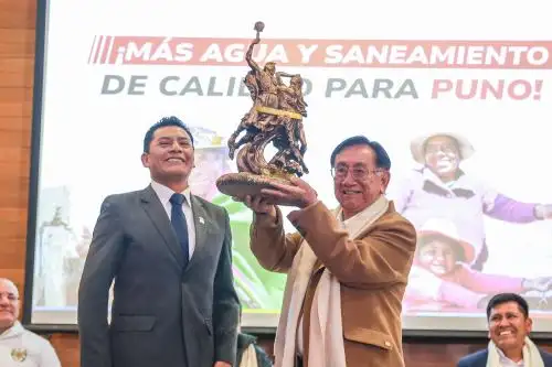 Presidente José Balcázar lideró la firma de acuerdos de financiamiento y cooperación para mejorar el saneamiento en Puno