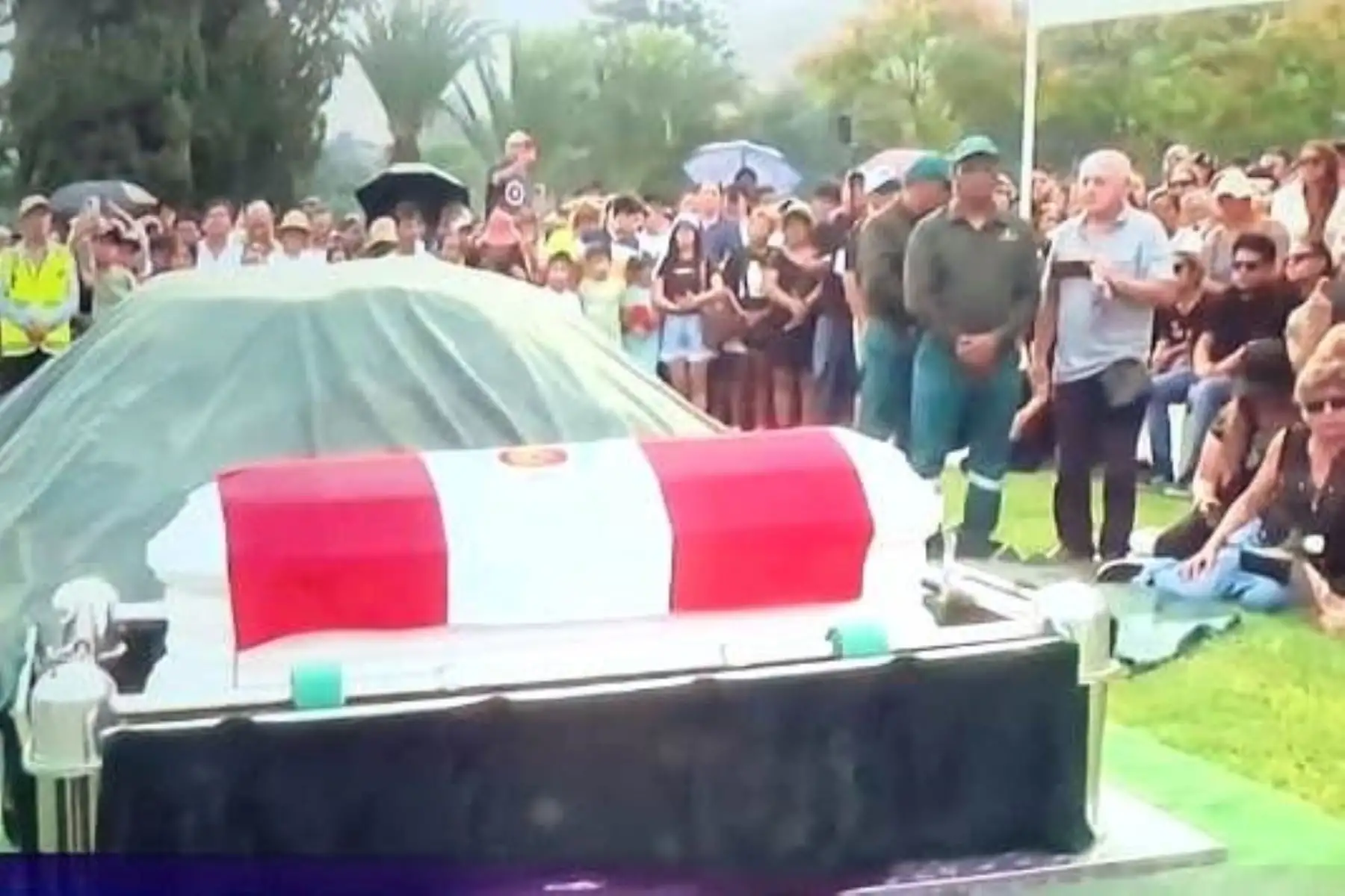 Restos de Manolo Rojas descansan en el cementerio de Huachipa