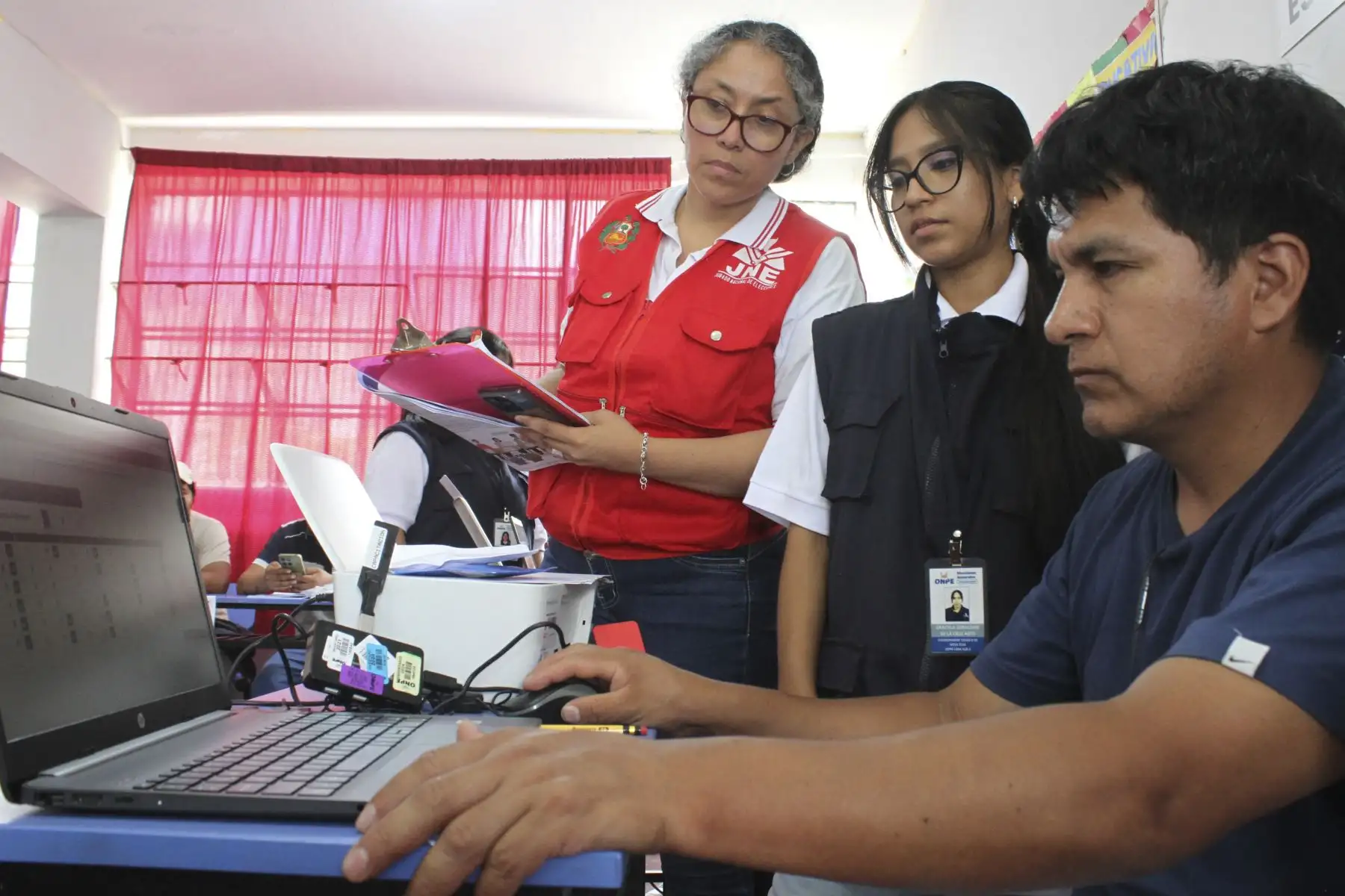 El Jurado Nacional de Elecciones (JNE) fiscalizó, este domingo 29, la primera jornada de capacitación presencial, en Lima y provincias, de los miembros de mesa de sufragio para las Elecciones Generales 2026 (EG 2026), que se realizarán el próximo 12 de abril en todo el país. Foto: JNE