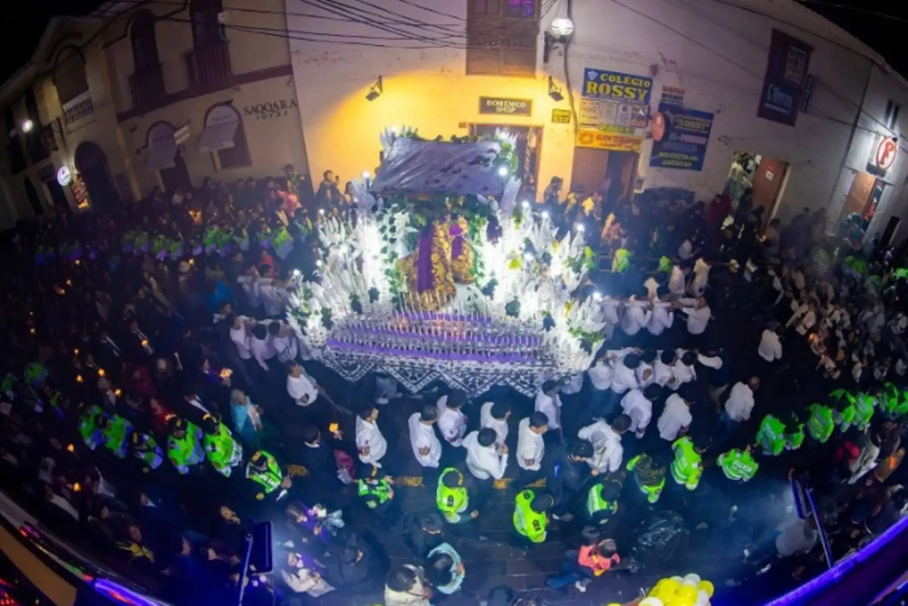 Cientos de fieles acompañaron al Señor de la Parra el sábado de pasión en Ayacucho