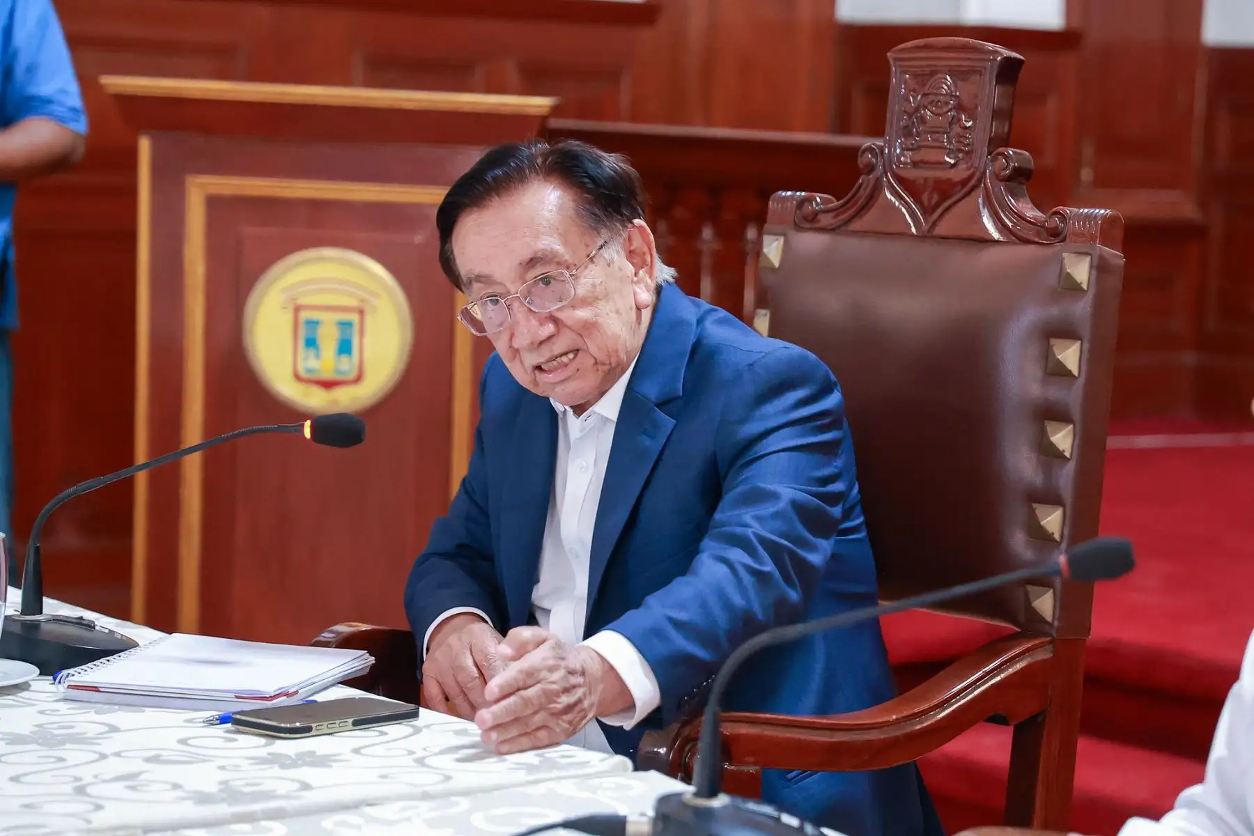 El presidente de la república, José María Balcázar, sostuvo una reunión de trabajo en la Municipalidad Provincial de Chiclayo con la alcaldesa Janet Cubas y su equipo técnico, para alinear prioridades y acelerar soluciones para la población. Foto: Presidencia