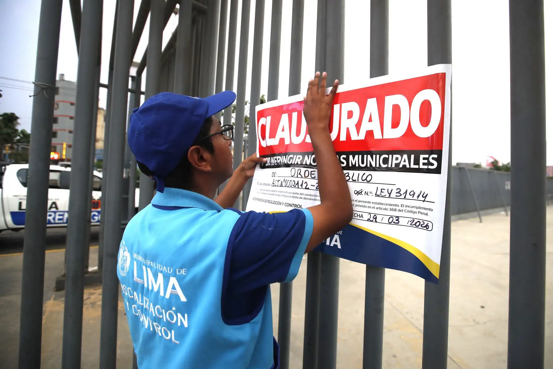 La Municipalidad de Lima, a través de la Gerencia de Fiscalización y Control, dispuso la clausura temporal del Estadio Nacional, ubicado en el Cercado de Lima, tras verificar el inclumplimiento de la normativa vigente durante los eventos realizados los días 27 y 28 de marzo en dicho recinto, generando ruidos molestos, alteración de orden público y acumulación de residuos sólidos.
Foto: ANDINA/Eddy Ramos