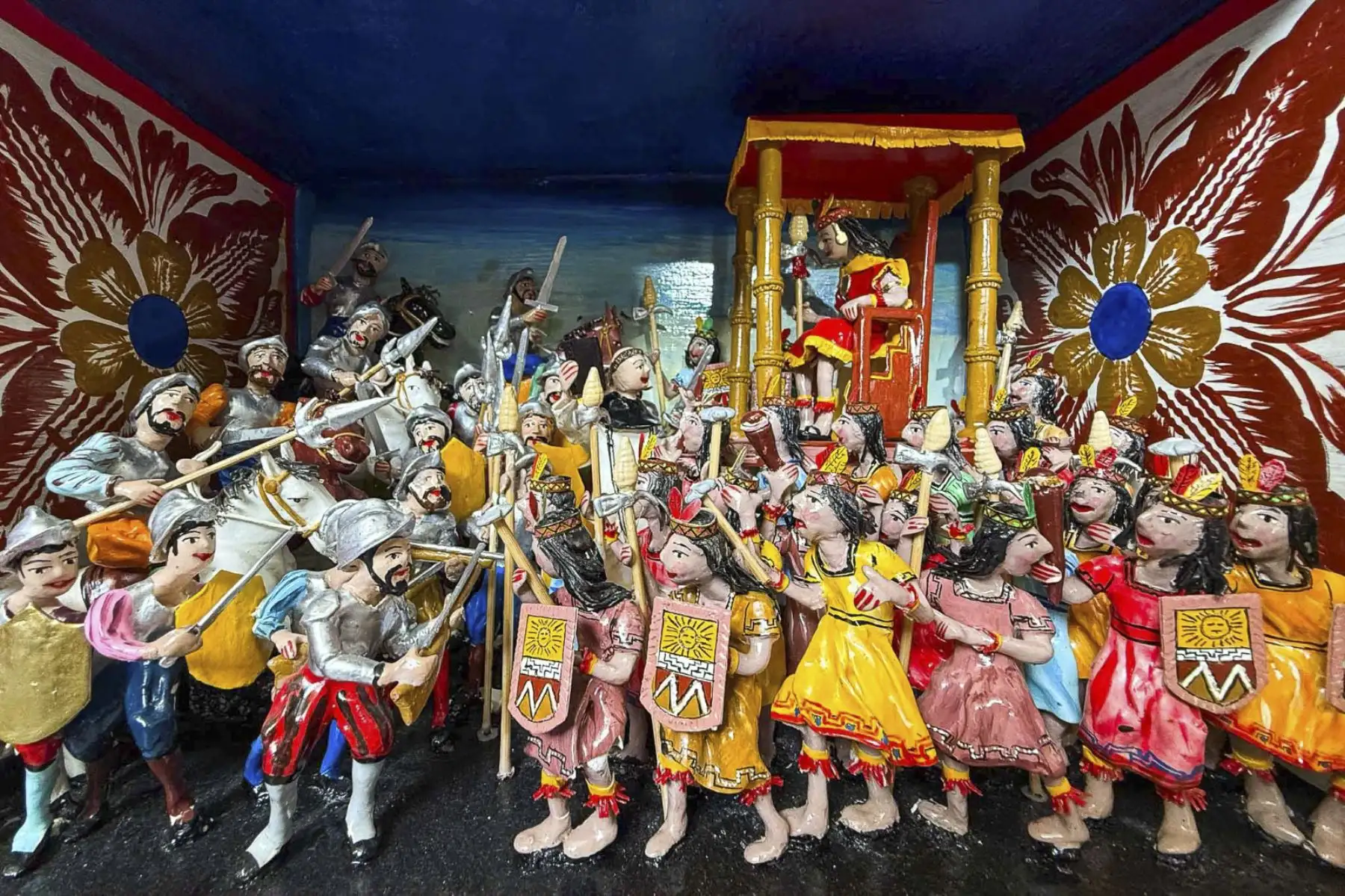 Con el paso del tiempo, la elaboración de retablos ha evolucionado: el yeso fino reemplazó al material de construcción cernido y las pinturas naturales hechas con hierbas dieron paso a nuevas técnicas. Foto: ANDINA/Verónica Calderón