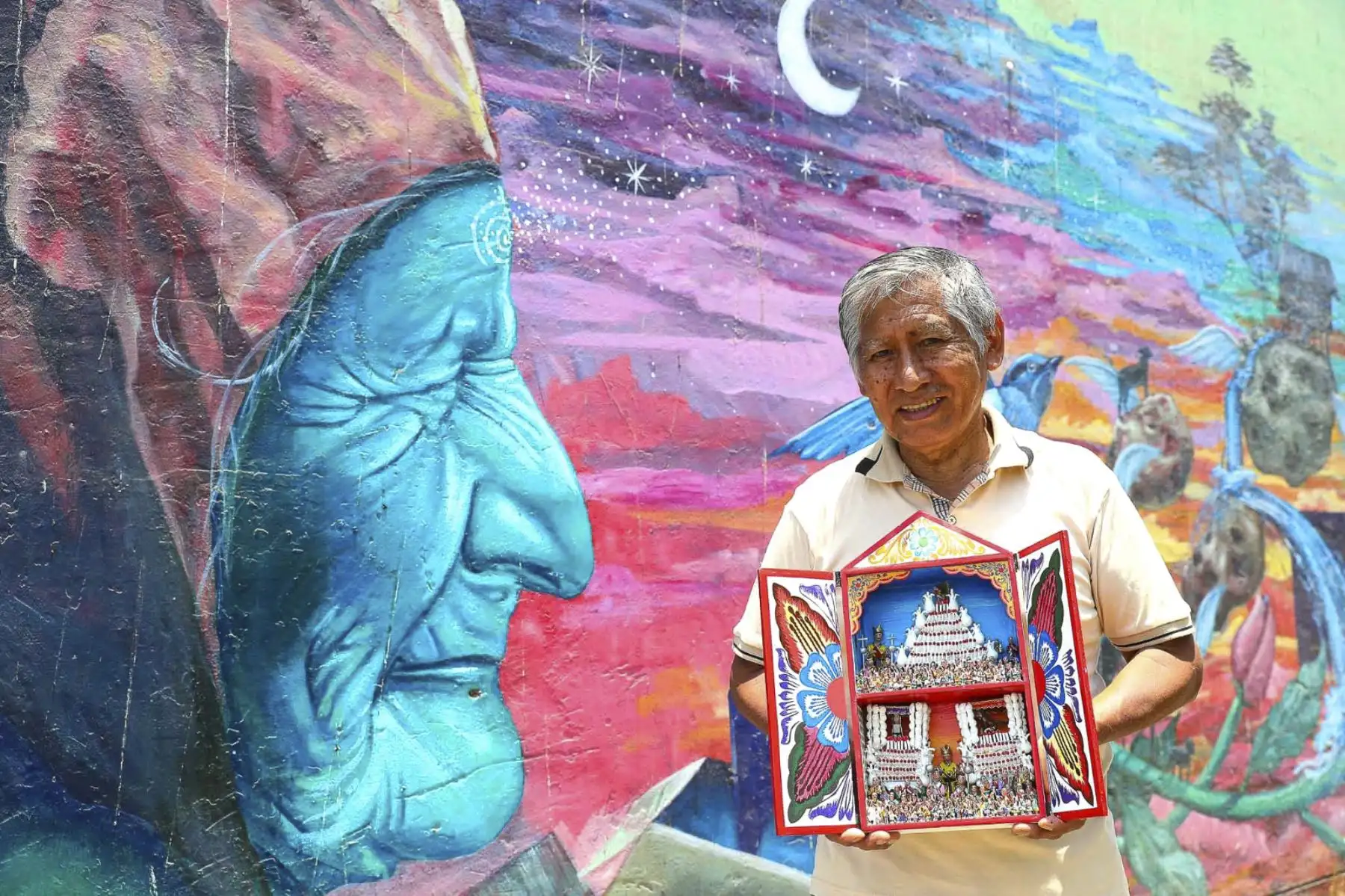 A sus casi 71 años, el artesano Jesús Urbano Cárdenas continúa dando vida a diminutas figuras que, juntas, recrean multitudes en plazas, fiestas y procesiones, siguiendo el legado de su padre, el reconocido Jesús Urbano Rojas. Foto: ANDINA/Verónica Calderón