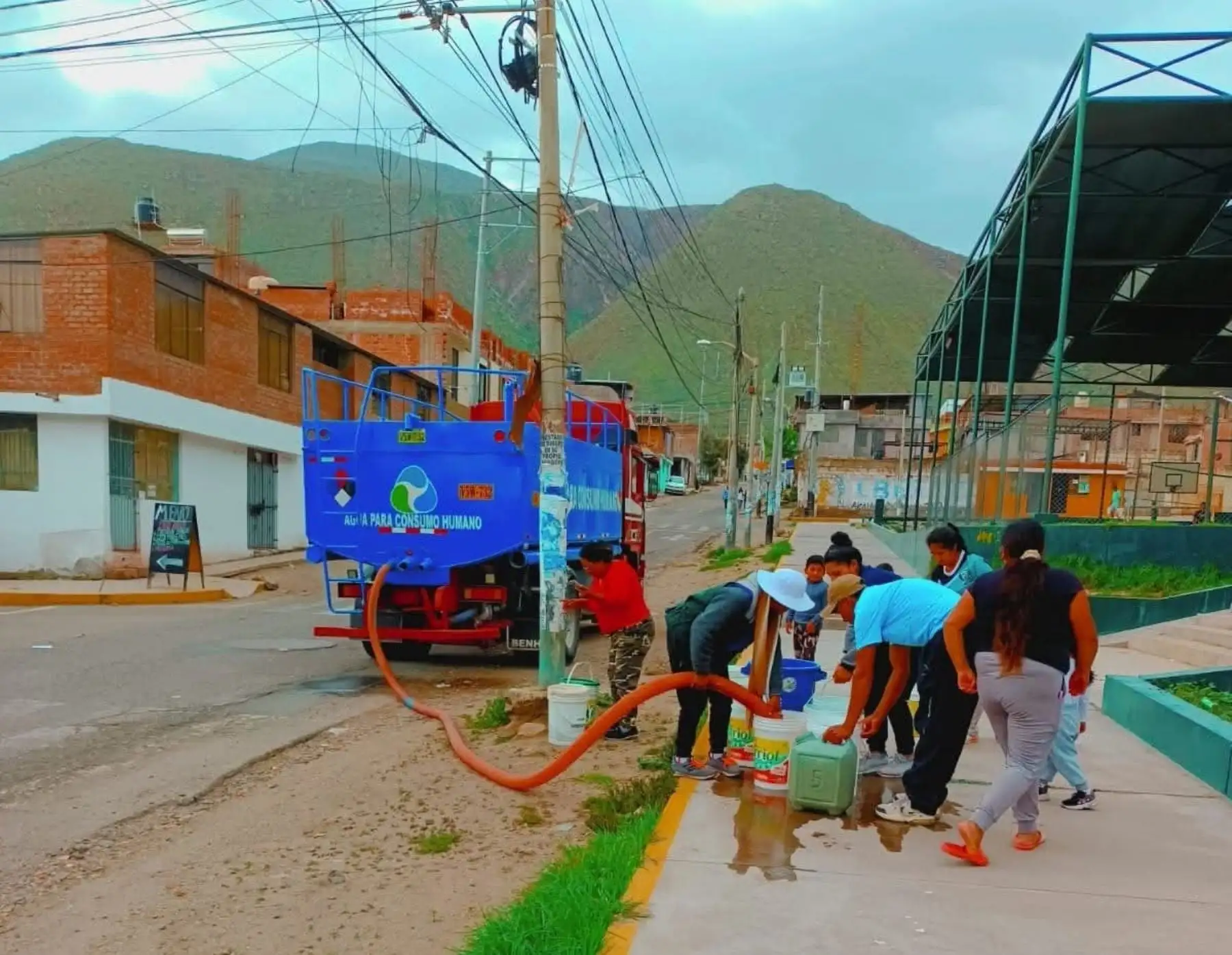 Arequipa: avería en tubería matriz inunda casas y deja sin agua potable a 13 mil usuarios