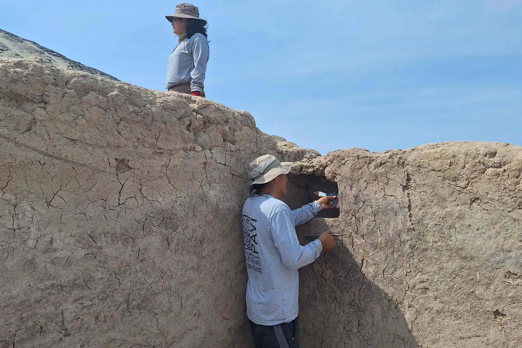 Investigadores realizaron trabajos de excavación en la huaca Amalia, en el valle de Virú, donde identificaron estructuras asociadas a un espacio residencial de alto estatus dentro de la cultura Virú. Foto: ANDINA/Luis Puell.