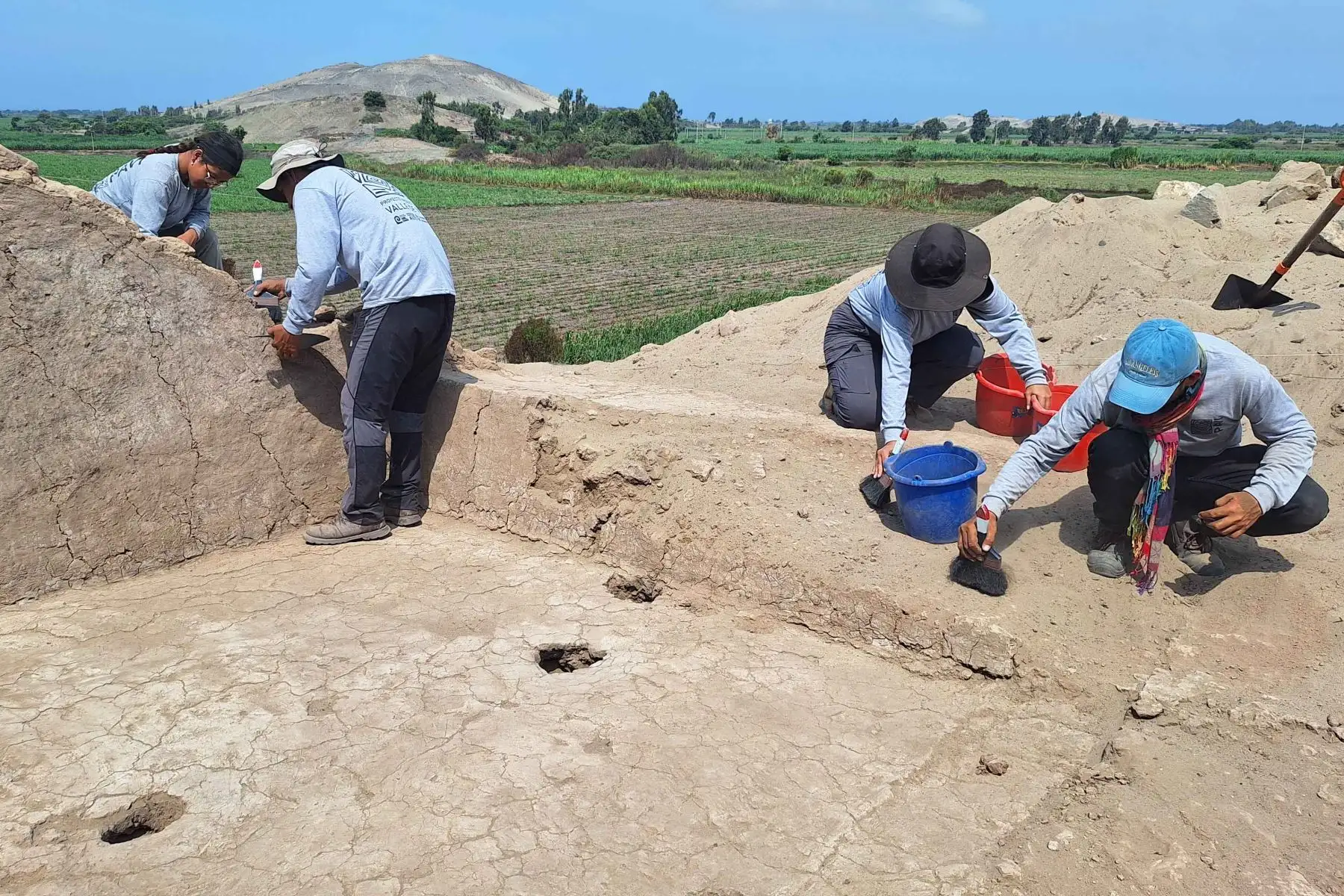 Las labores de campo se desarrollaron en el marco de un proyecto de investigación orientado a comprender la ocupación y jerarquías sociales en el valle de Virú. Foto: ANDINA/Luis Puell.