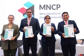 En el Primer Encuentro Nacional “Formación para el desarrollo productivo” participaron la titular de Educacación, así como el ministro de Trabajo y Promoción del Empleo, Óscar Fernández, y el titular de la Producción, César Quispe. Foto: Minedu
