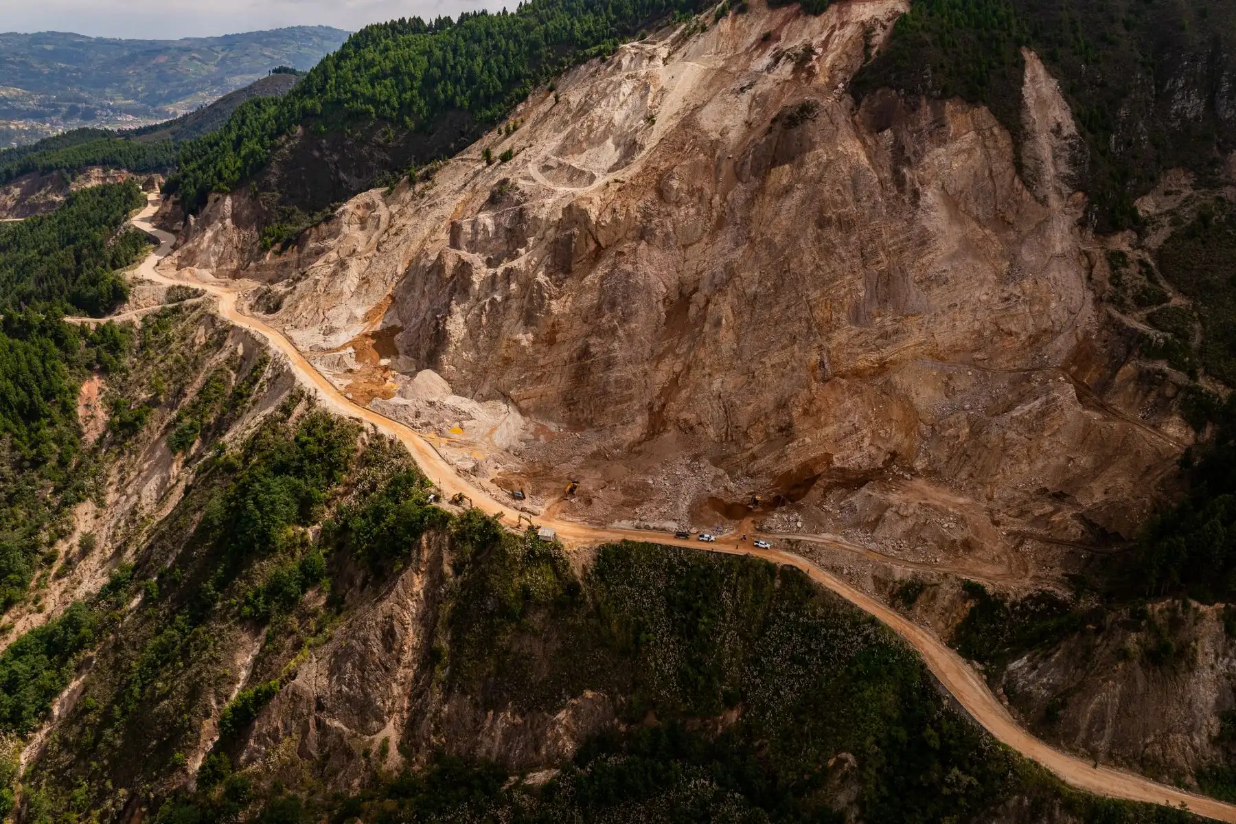 Presidente José María Balcázar supervisó el inicio del asfaltado de la carretera que conectará a Chiple con Cutervo. Foto: ANDINA/Prensa Presidencia