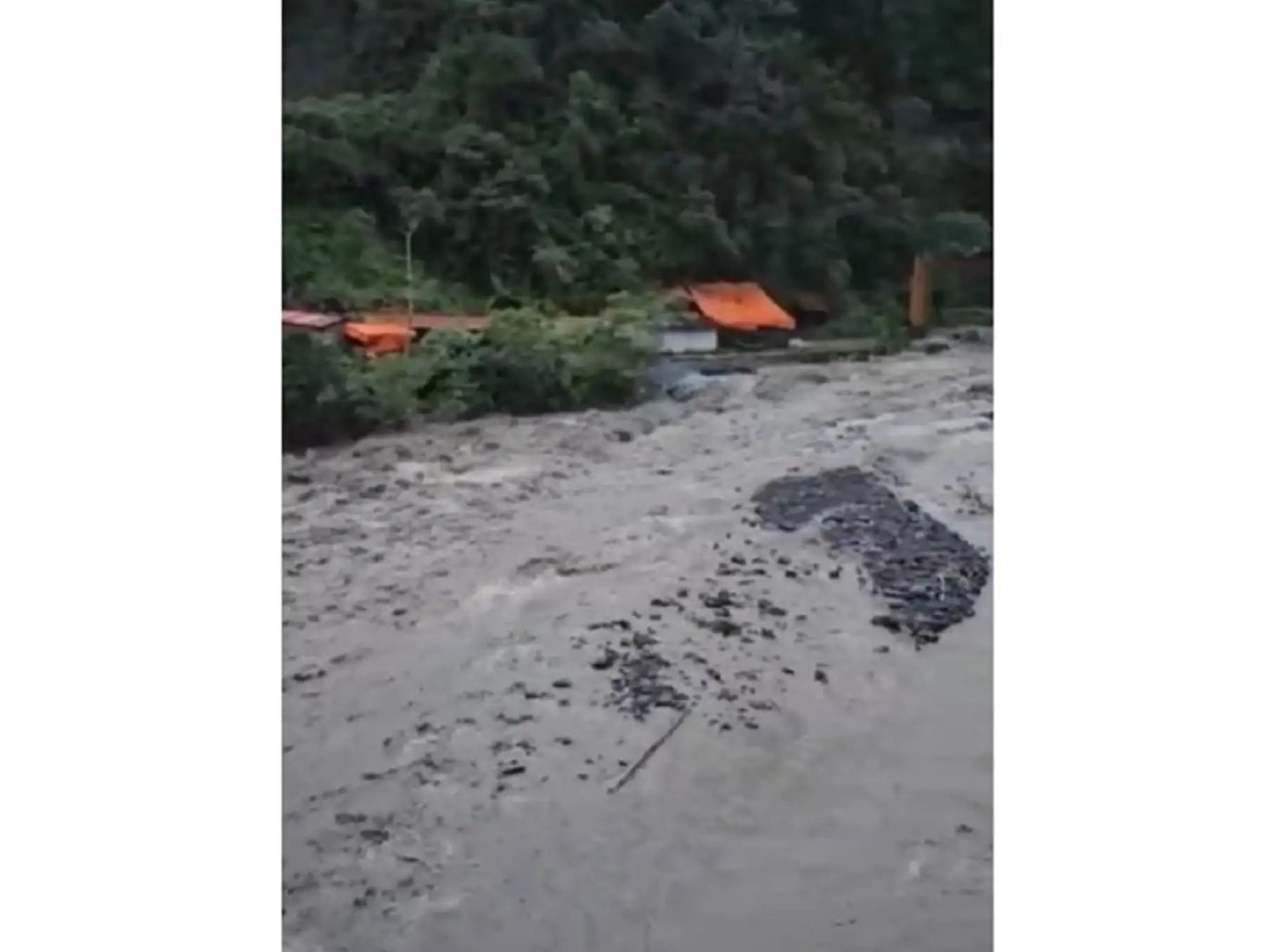 Puno: desborde de río sepulta campamentos mineros y deja un muerto y varios desaparecidos