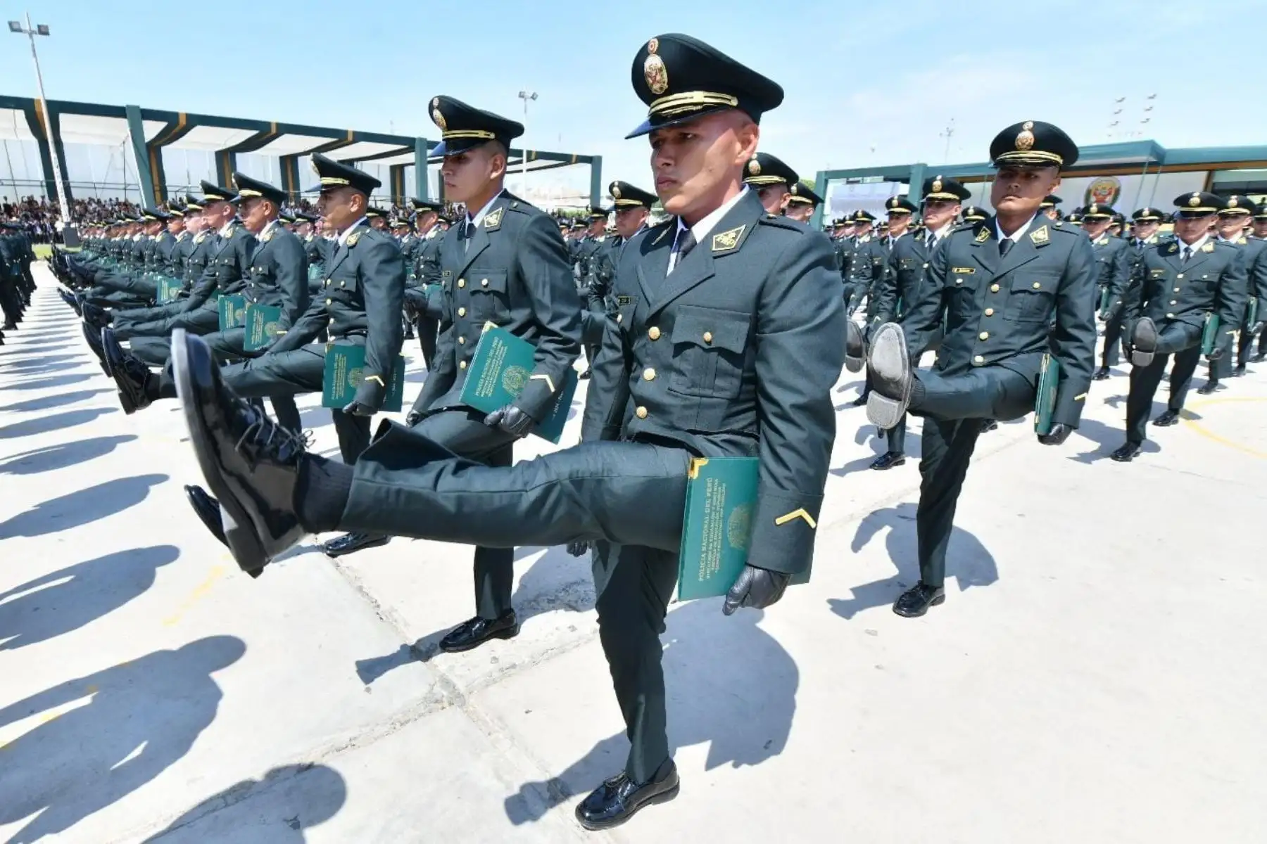 A partir del 1 de abril, los nuevos policías pondrán en práctica sus conocimientos en inteligencia, prevención y táctica. De ellos, 300 permanecerán en la región Lambayeque. Foto: Mininter