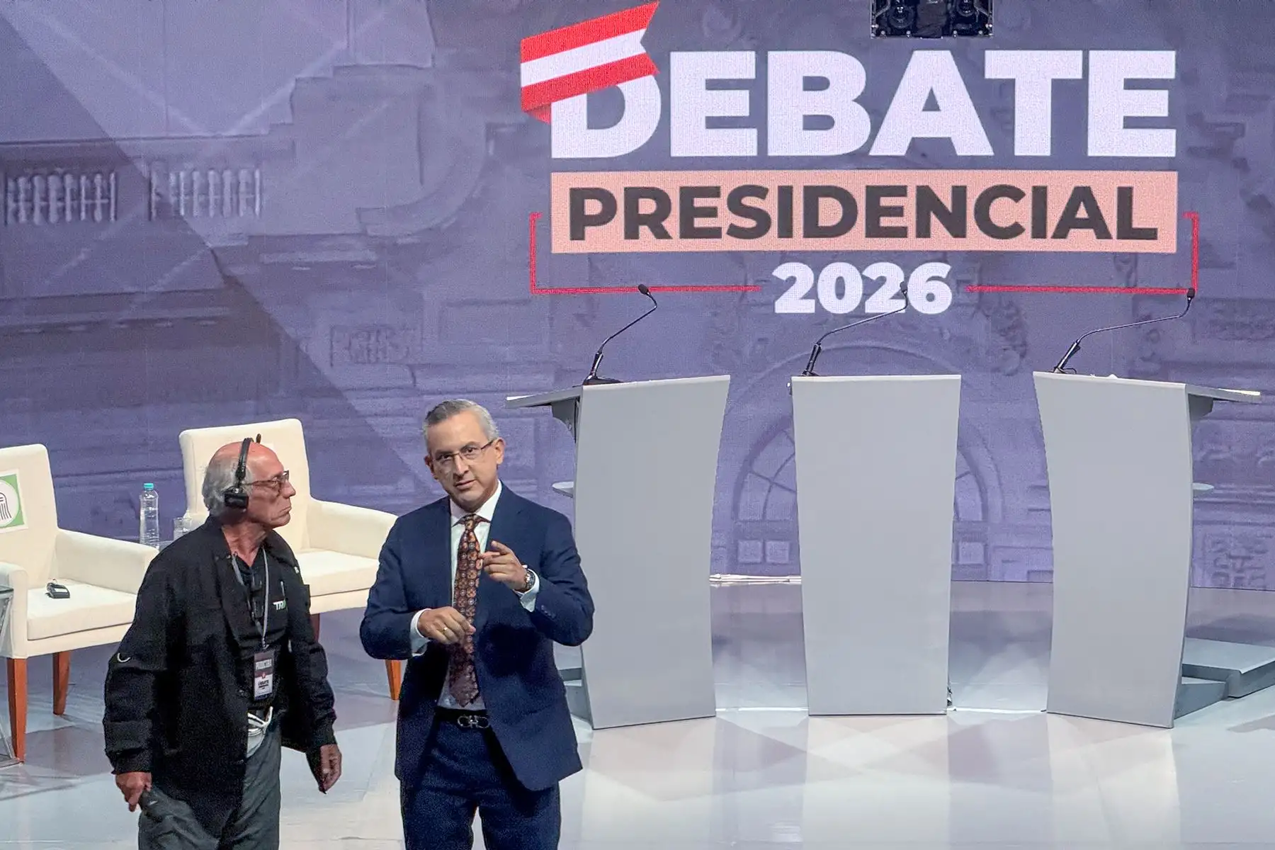Todo queda listo para el inicio de la segunda jornada del debate presidencial, organizado por el Jurado Nacional de Elecciones (JNE), en el Centro de Convenciones de Lima. Foto: ANDINA/Verónica Calderón Zuñiga