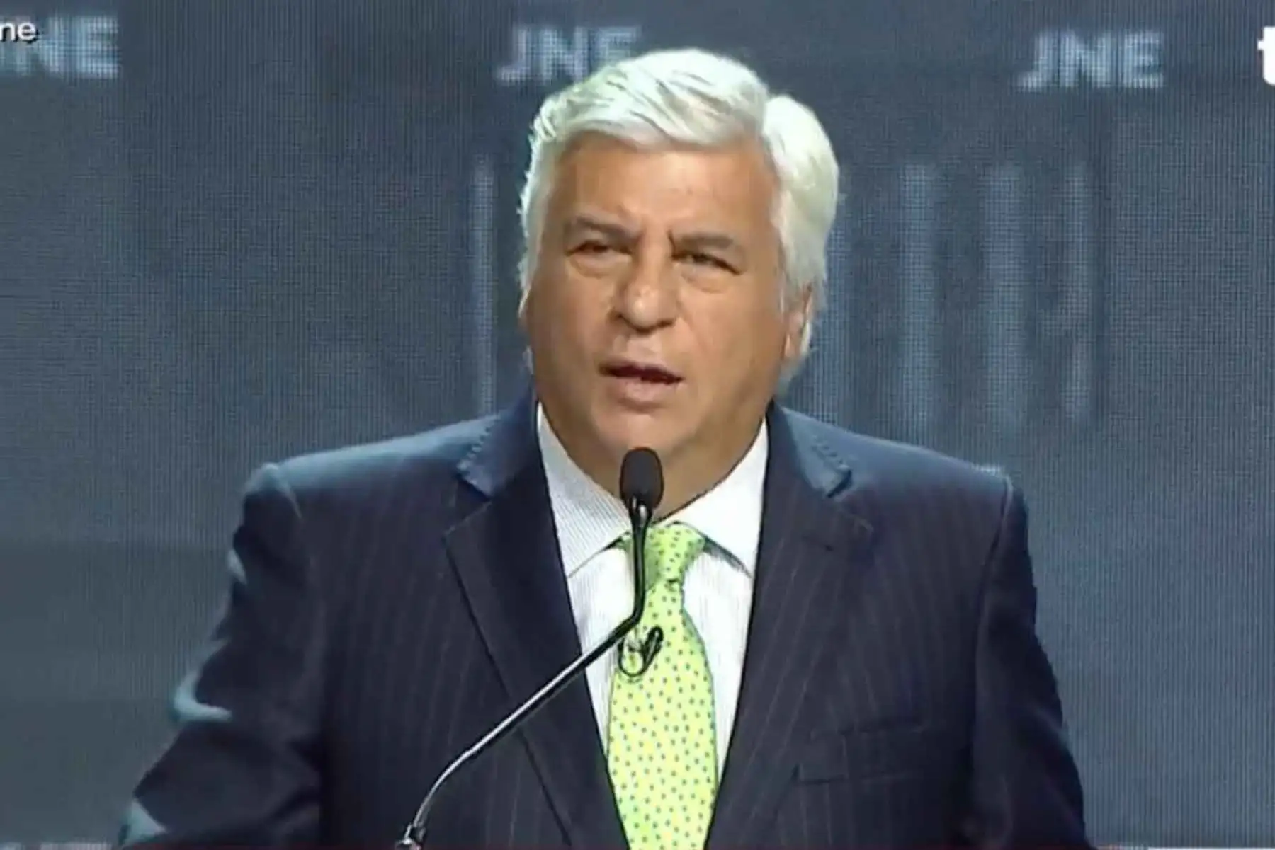 Debate presidencial: Fernando Olivera plantea el 8 % del PBI para educación