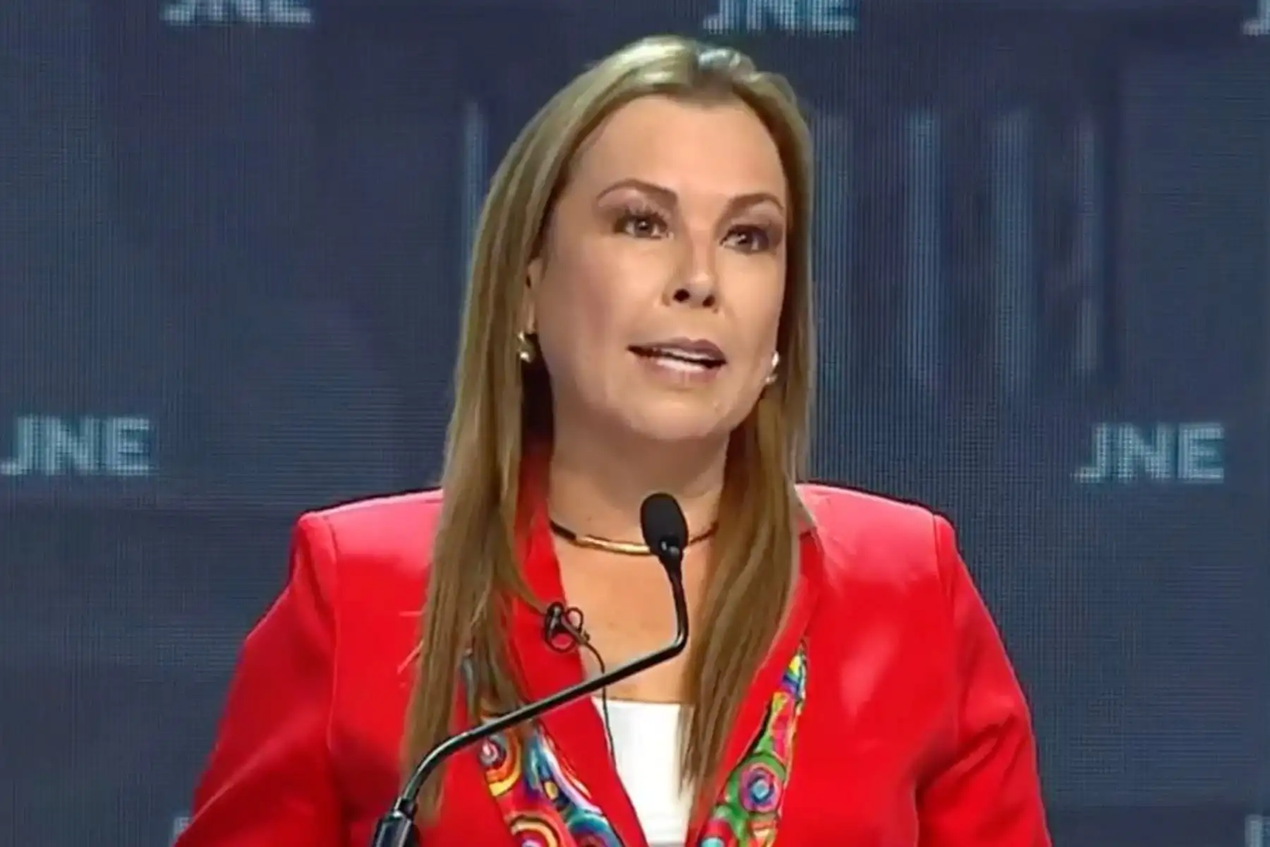 Debate presidencial: Fiorella Molinelli propone “escuelas del futuro”