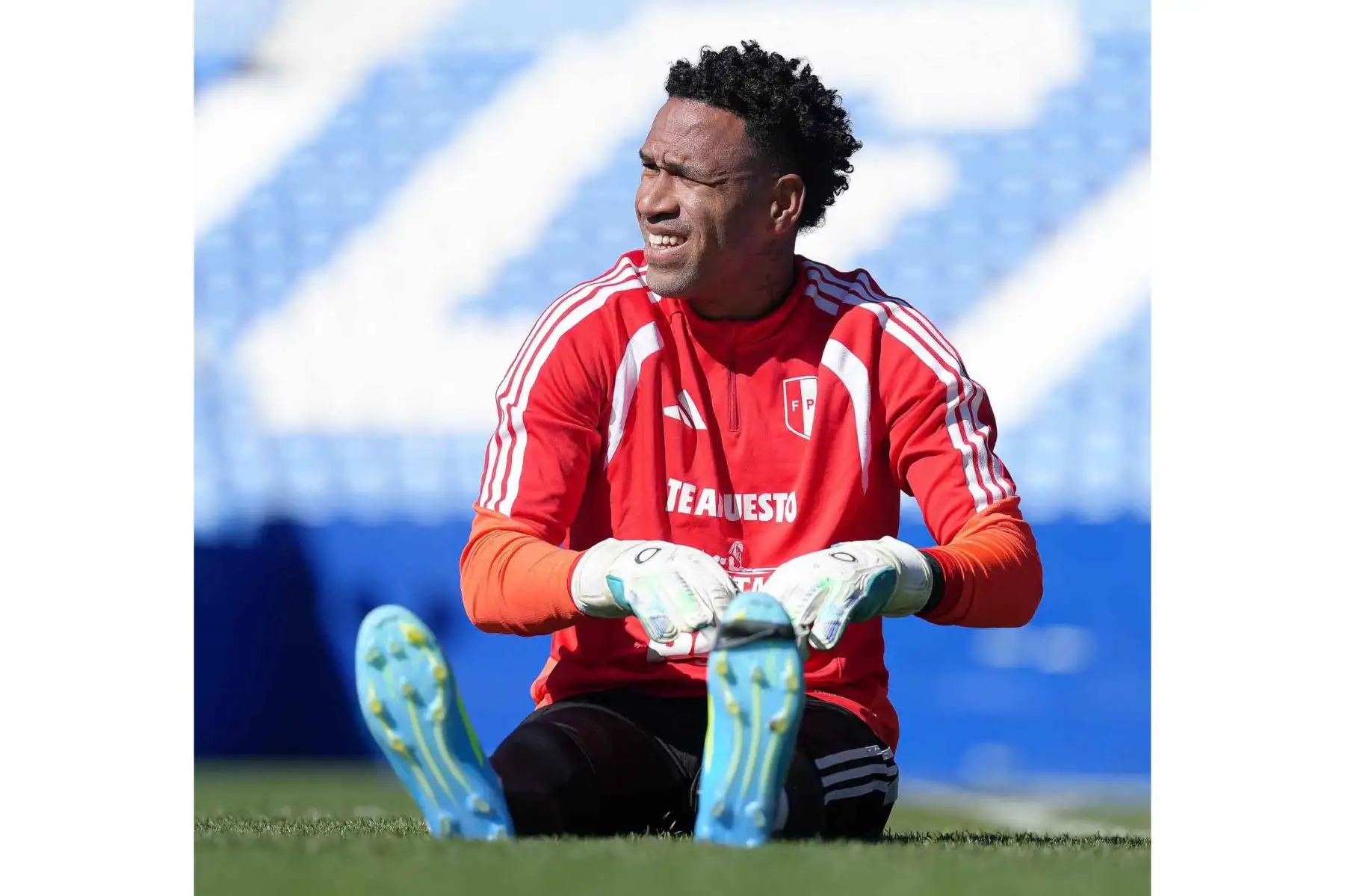 El técnico Mano Menezes dirigió la última práctica del equipo, donde probó variantes en la alineación con miras al duelo ante Honduras. Foto: AFP.