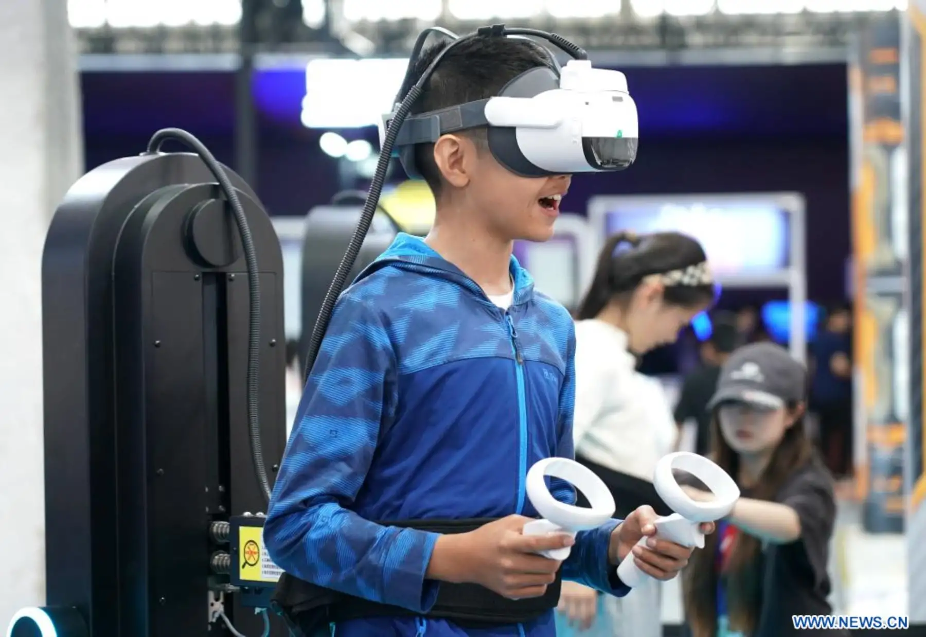 Niños y adultos participaron en actividades interactivas que combinaron entretenimiento y divulgación científica en el marco del evento desarrollado en Beijing. Fotos: ANDINA/Xinhua.
