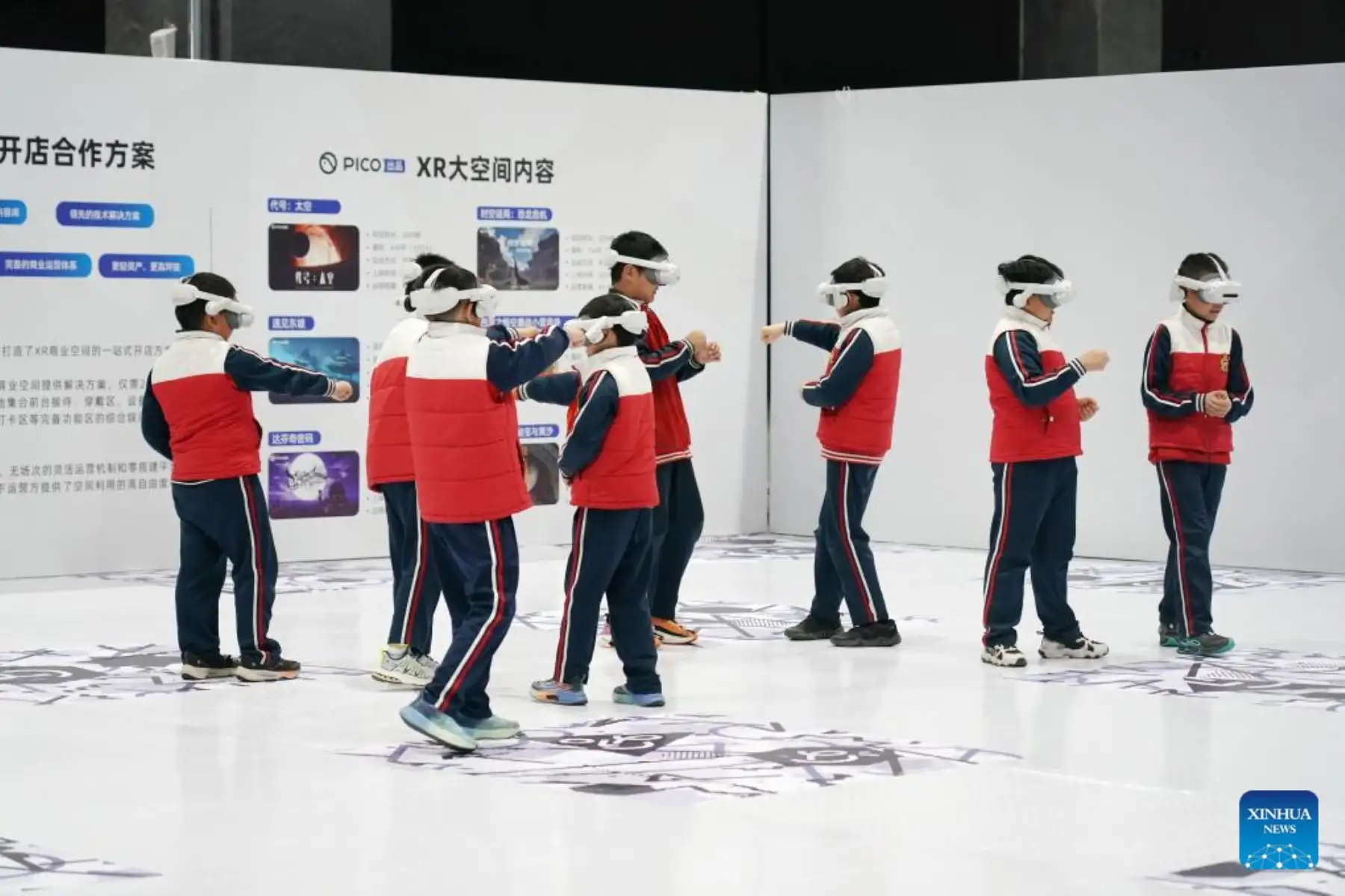 Visitantes recorrieron áreas de exhibición donde se presentaron avances en robótica, inteligencia artificial y tecnologías aplicadas a experiencias inmersivas. Fotos: ANDINA/Xinhua.