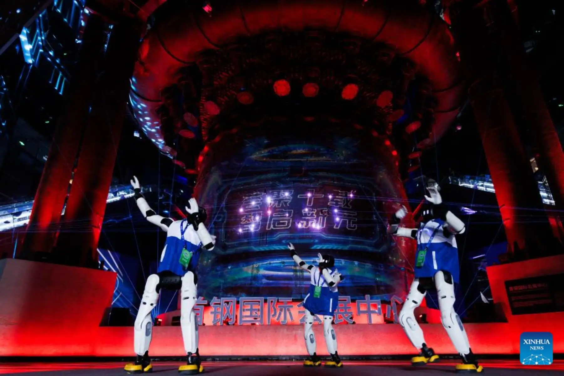 Espectáculos audiovisuales y presentaciones escénicas formaron parte de la inauguración de la Convención de Ciencia Ficción de China 2026, que reunió a especialistas y aficionados del género en Beijing. Fotos: ANDINA/Xinhua.