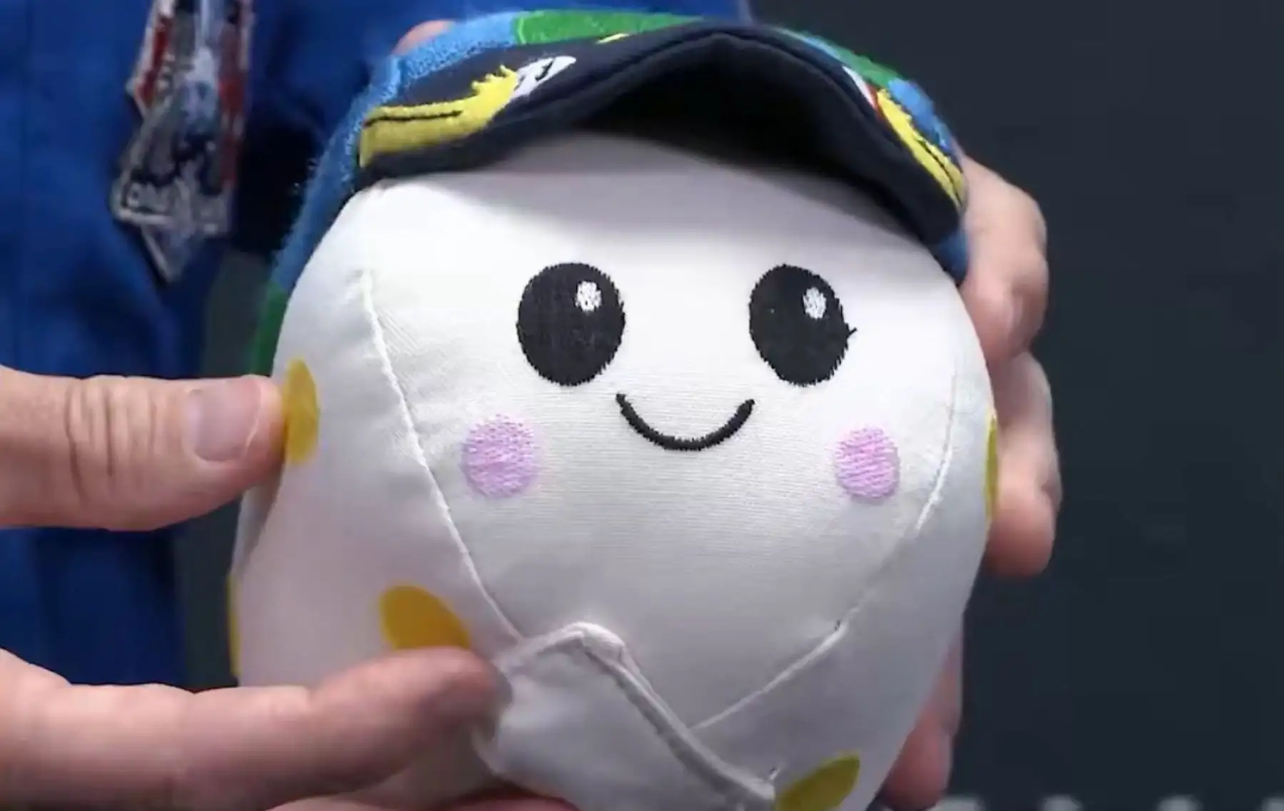 Artemis II: Rise lleva a la Luna los nombres de casi 6 millones de personas en tarjeta SD