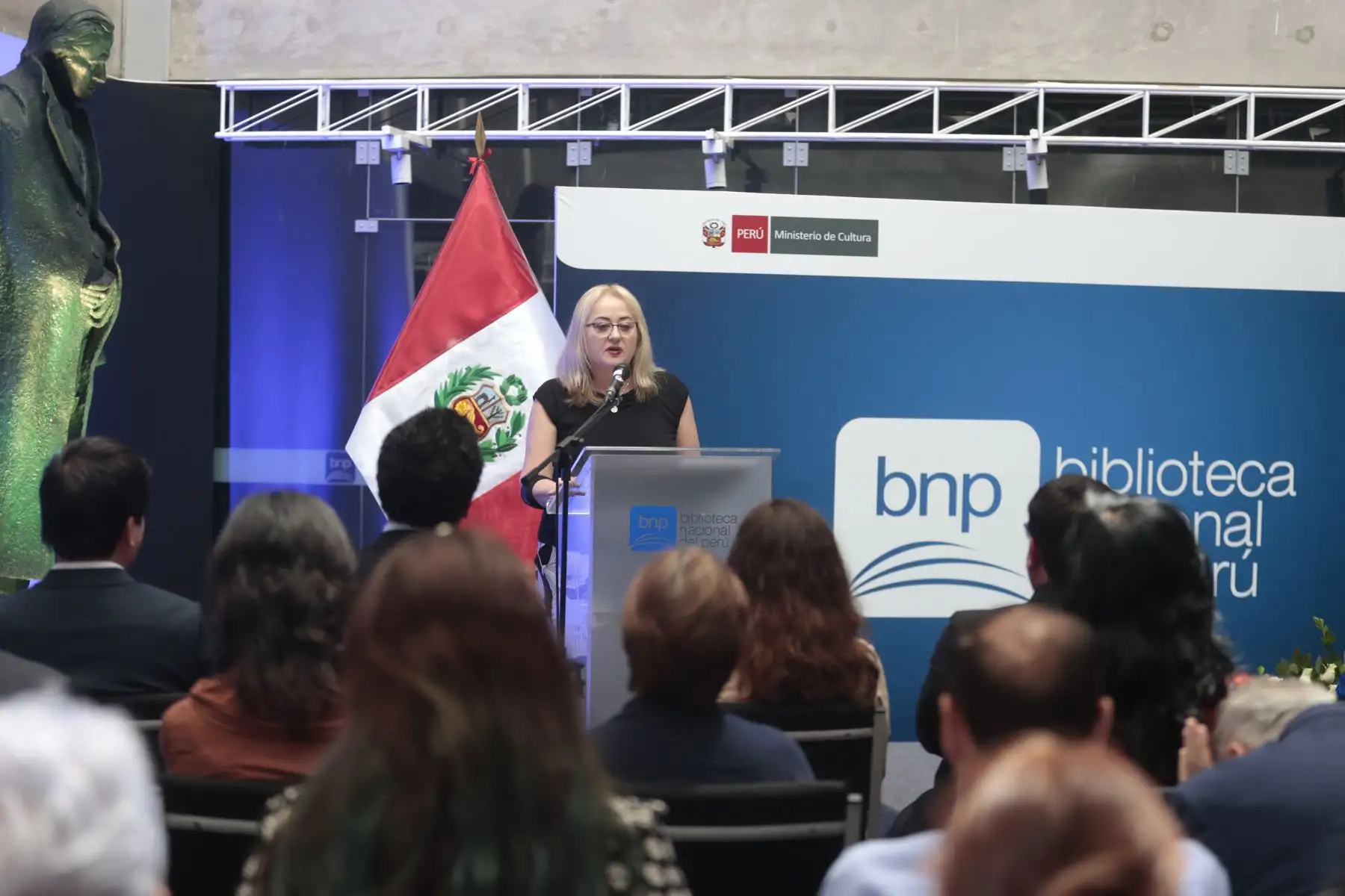 El jefe institucional de la Biblioteca Nacional del Perú, Juan Yangali Quintanilla, participó en la ceremonia desarrollada en la sede de San Borja. Foto: ANDINA/Vidal Tarqui.