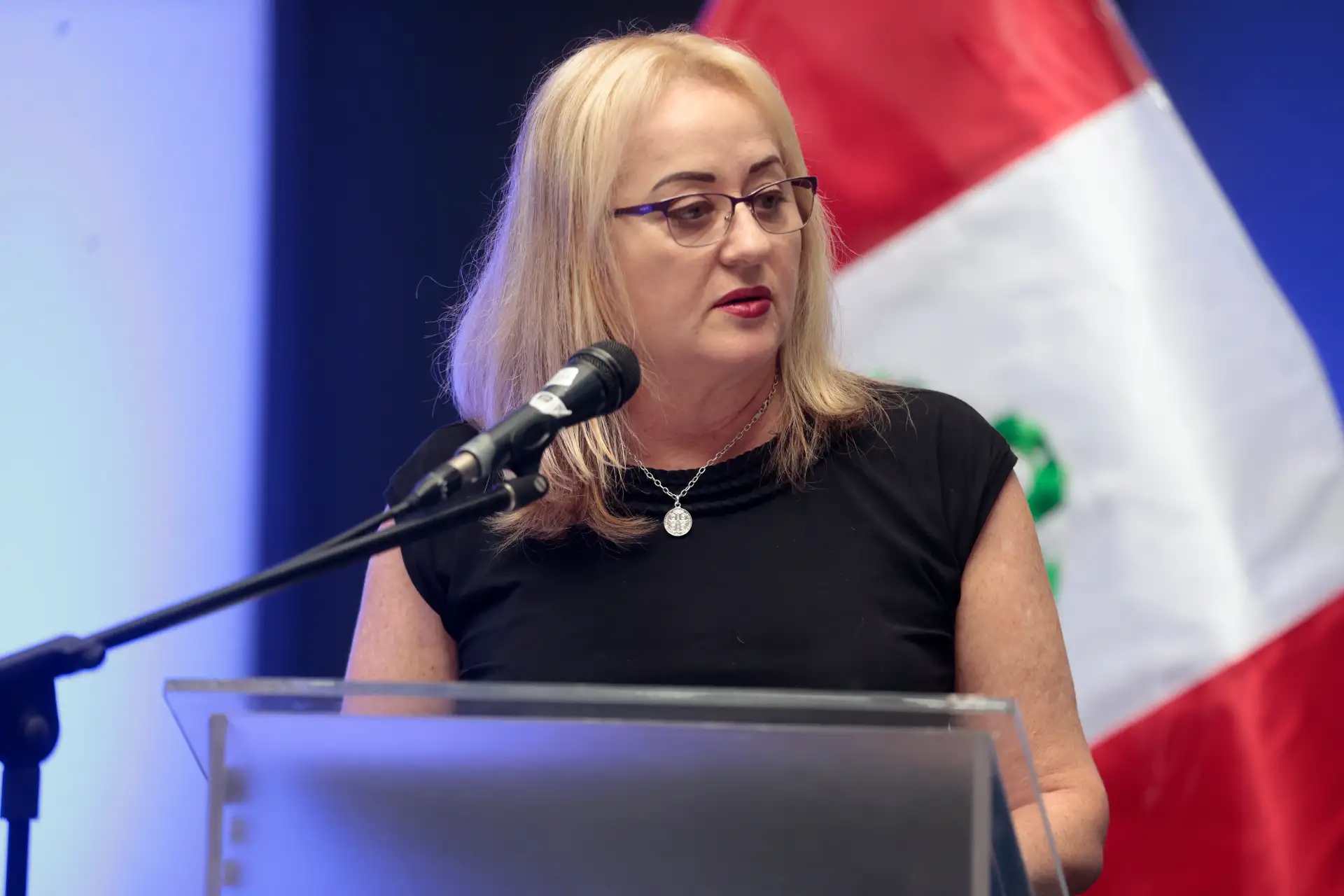 La ministra de Cultura, Fátima Soraya Altabás Kajatt, ofreció un discurso en el que resaltó la relevancia de la obra de Alfredo Bryce Echenique en la literatura peruana. Foto: ANDINA/Vidal Tarqui.