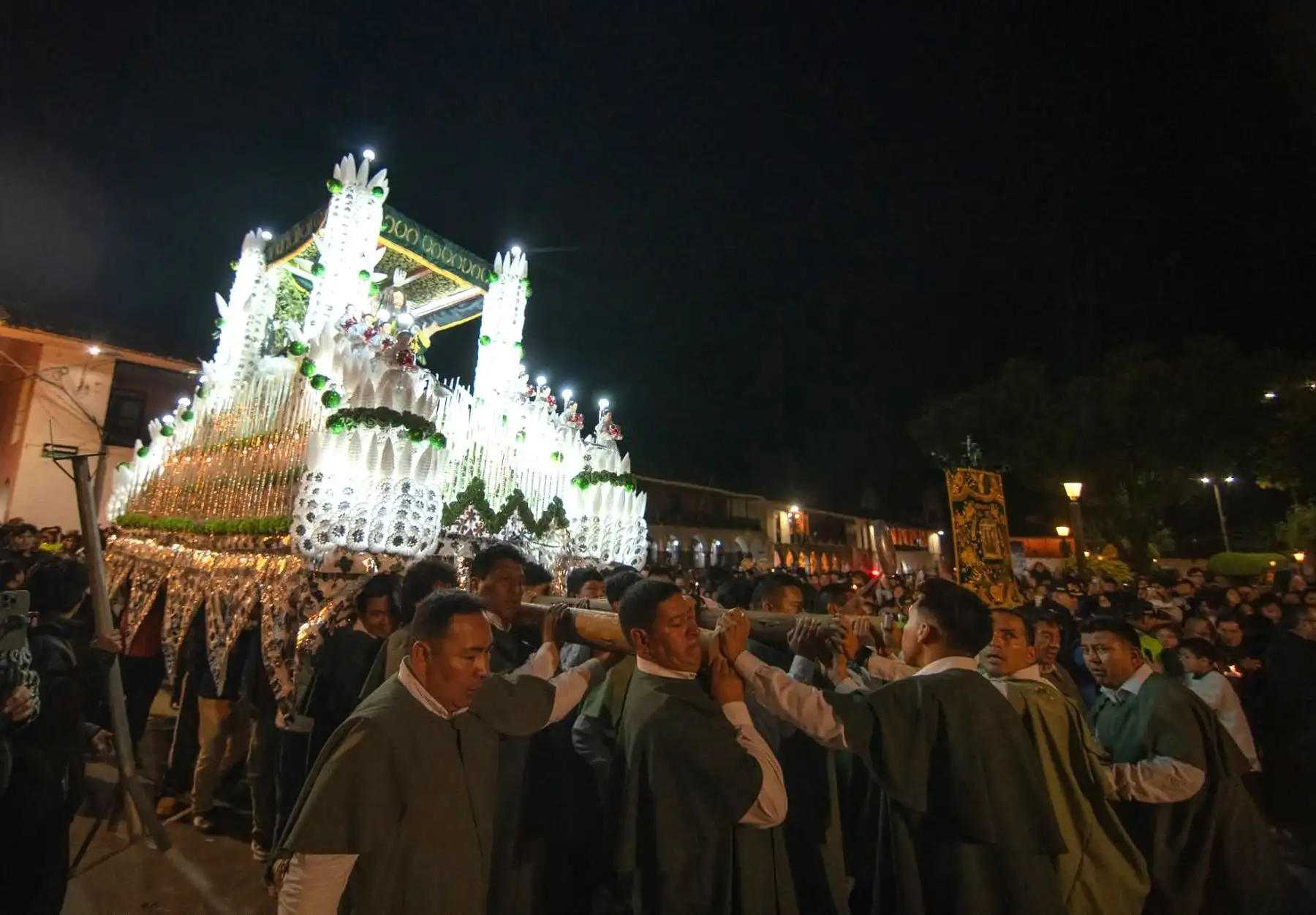 Semana Santa en Ayacucho: devotos viven su fe con emotiva procesión del Señor del Huerto