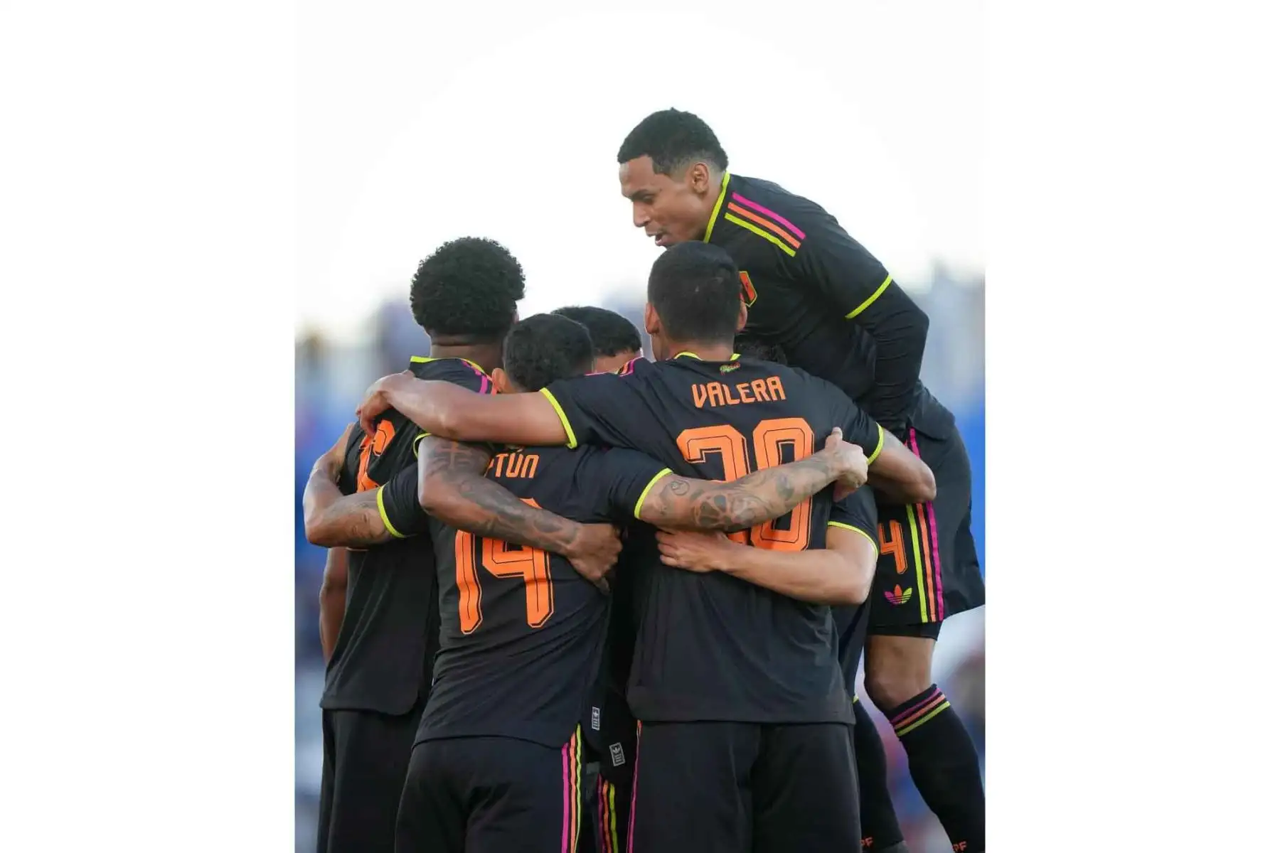 La selección peruana vence 2-1 a Honduras en el Estadio Municipal de Butarque, en Madrid, en el segundo tiempo del amistoso internacional por fecha FIFA. El conjunto dirigido por Mano Menezes logró remontar el marcador y muestra una mejoría en su funcionamiento colectivo tras el encuentro previo ante Senegal. Fotos: Difusión