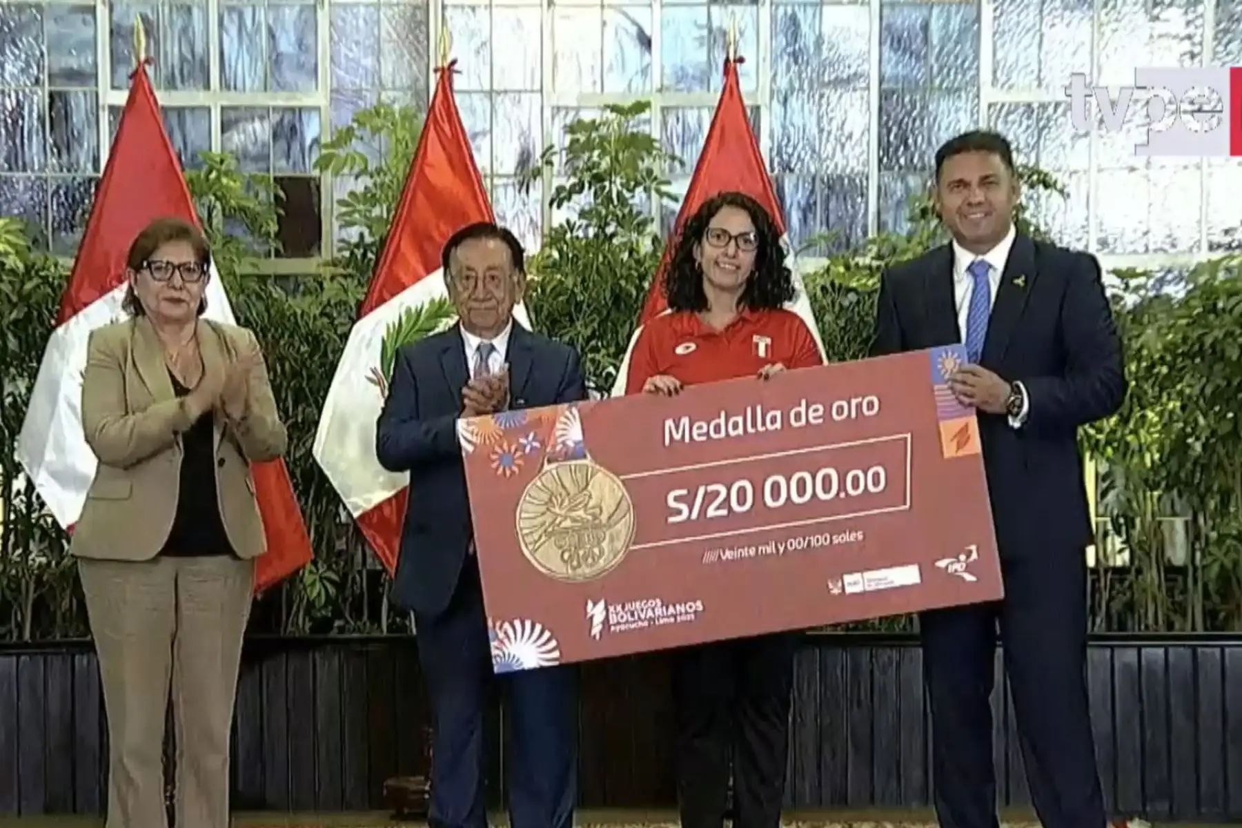 Presidente participa en entrega de premios a medallistas de XX Juegos Bolivarianos