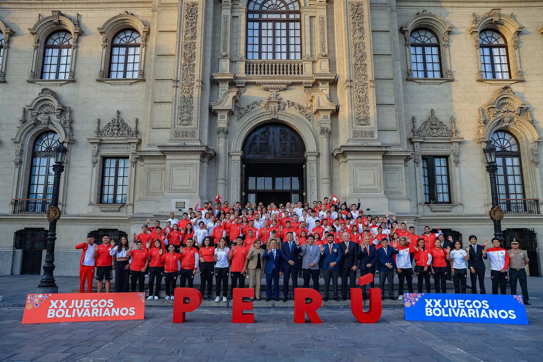 Presidente José María Balcázar participa en la ceremonia de entrega de premios a los deportistas y entrenadores medallistas de los XX Juegos Bolivarianos Ayacucho – Lima 2025. Foto: ANDINA/Prensa Presidencia
