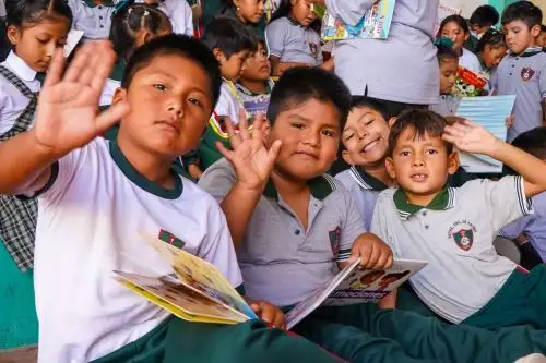 En su primer recorrido de 2026, la biblioteca móvil ‘Leo a Bordo’ visitó colegios en Ica y Arequipa. Foto: Crisol/Difusión