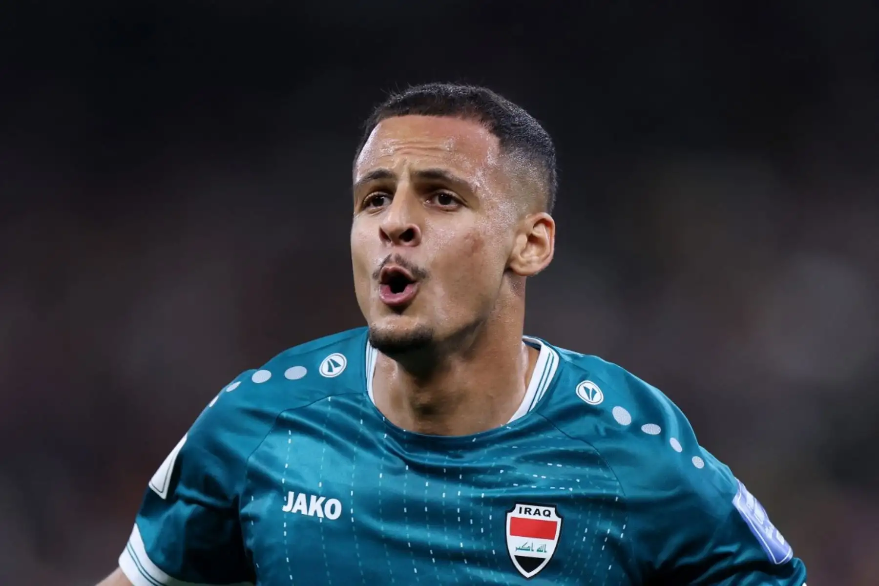 El delantero iraquí Ali Al-Hamadi celebra el primer gol de su equipo durante el partido de repechaje de la final de las eliminatorias para la Copa Mundial de la FIFA 2026 entre Irak y Bolivia en el Estadio BBVA en Guadalupe, estado de Nuevo León, México. Foto: AFP