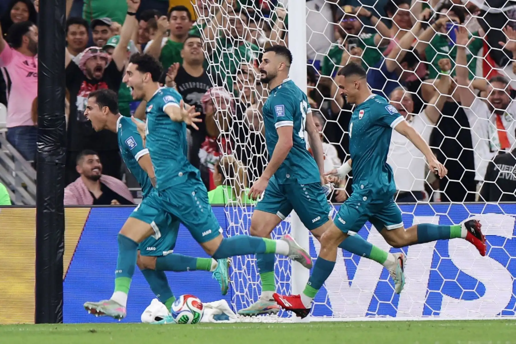 La clasificación al Mundial 2026 generó una celebración nacional que contrastó con la difícil situación que enfrenta el país por el conflicto en la región. Foto: AFP.