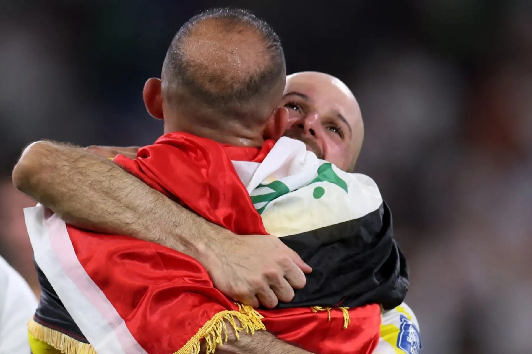 La emoción se trasladó al campo de juego, donde los futbolistas celebraron con gestos de alivio tras sellar su regreso a una Copa del Mundo. Foto: AFP.