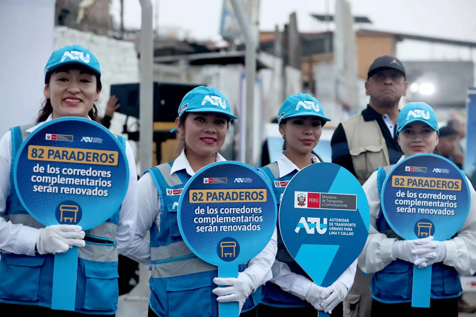 La Autoridad de Transporte Urbano para Lima y Callao (ATU) inició la modernización y remodelación de 82 paraderos de los corredores complementarios, con el objetivo de mejorar la accesibilidad y la experiencia de los usuarios. Las intervenciones incluyen señalética, pavimento diferenciado, pisos podotáctiles, placas en Braille, bancas, techos renovados y sistemas de información al usuario. Fotos: ANDINA/Juan Carlos Guzmán.