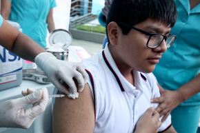 Campaña de vacunación contra el Virus del Papiloma Humano (VPH), realizada en la Institución Educativa Emblemática Melitón Carvajal en el marco del inicio del año escolar 2026. Fotos: ANDINA/Juan Carlos Guzmán.