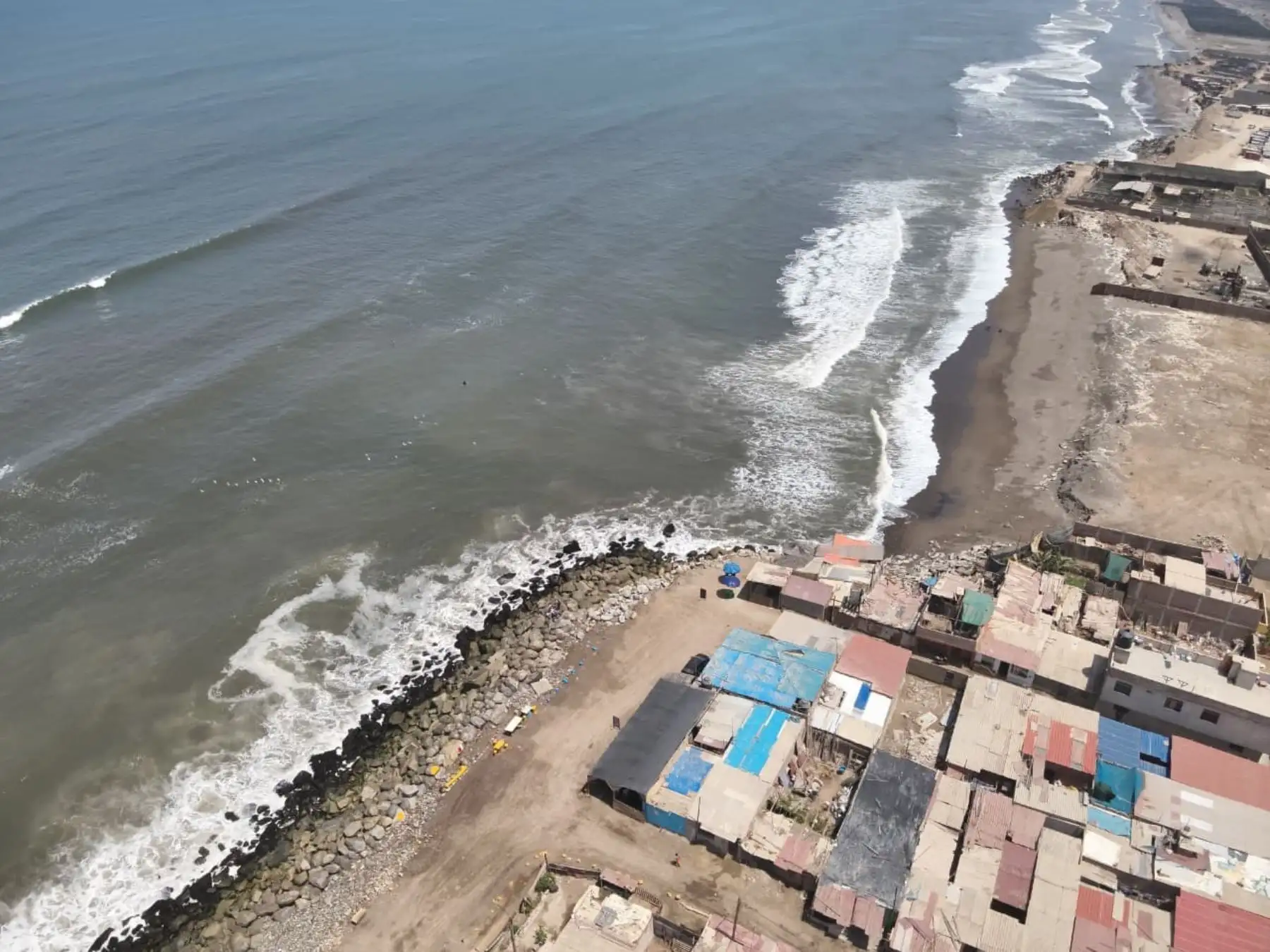 Trujillo: autoridades monitorean litoral de Víctor Larco ante posibles riesgos por oleajes