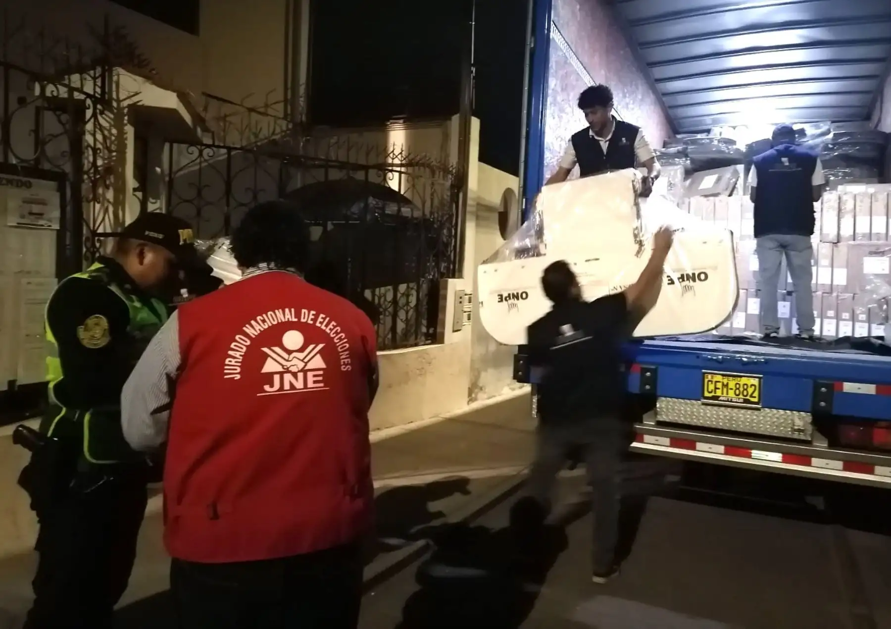 Elecciones Generales 2026: arriba cargamento de material electoral a la región Arequipa