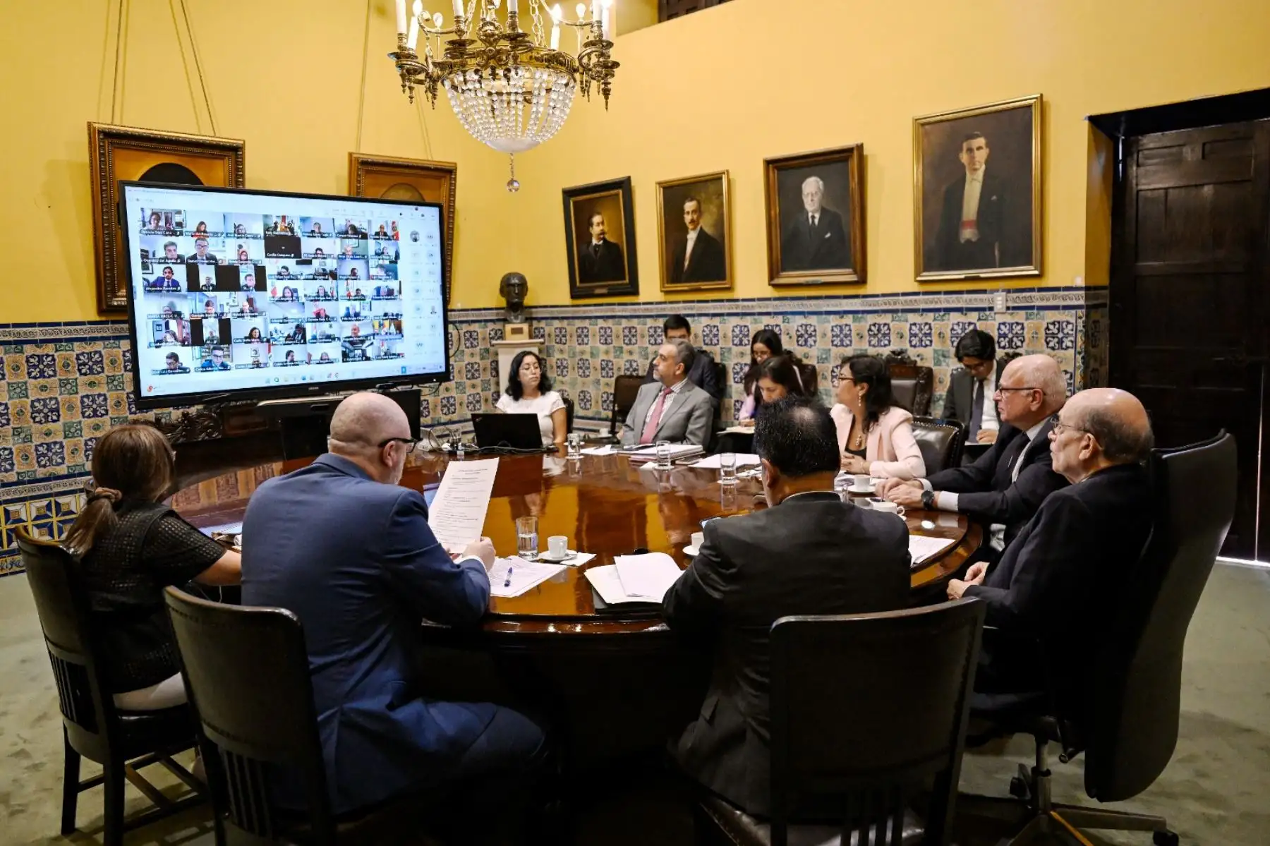 Elecciones 2026: Canciller coordina con 114 consulados últimos detalles de comicios